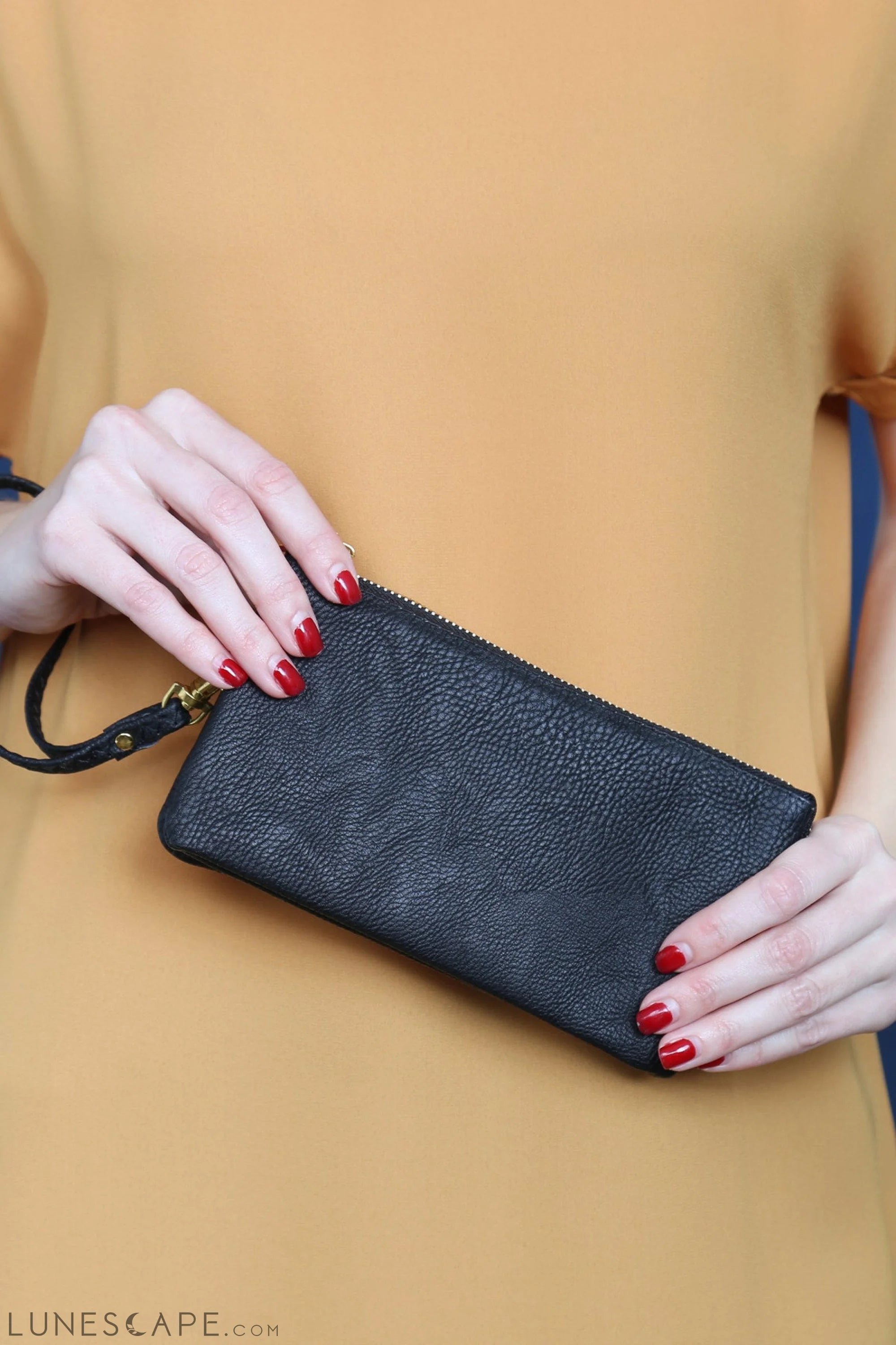 005 - Leather Wallet With Detachable Wristlet LUNESCAPE