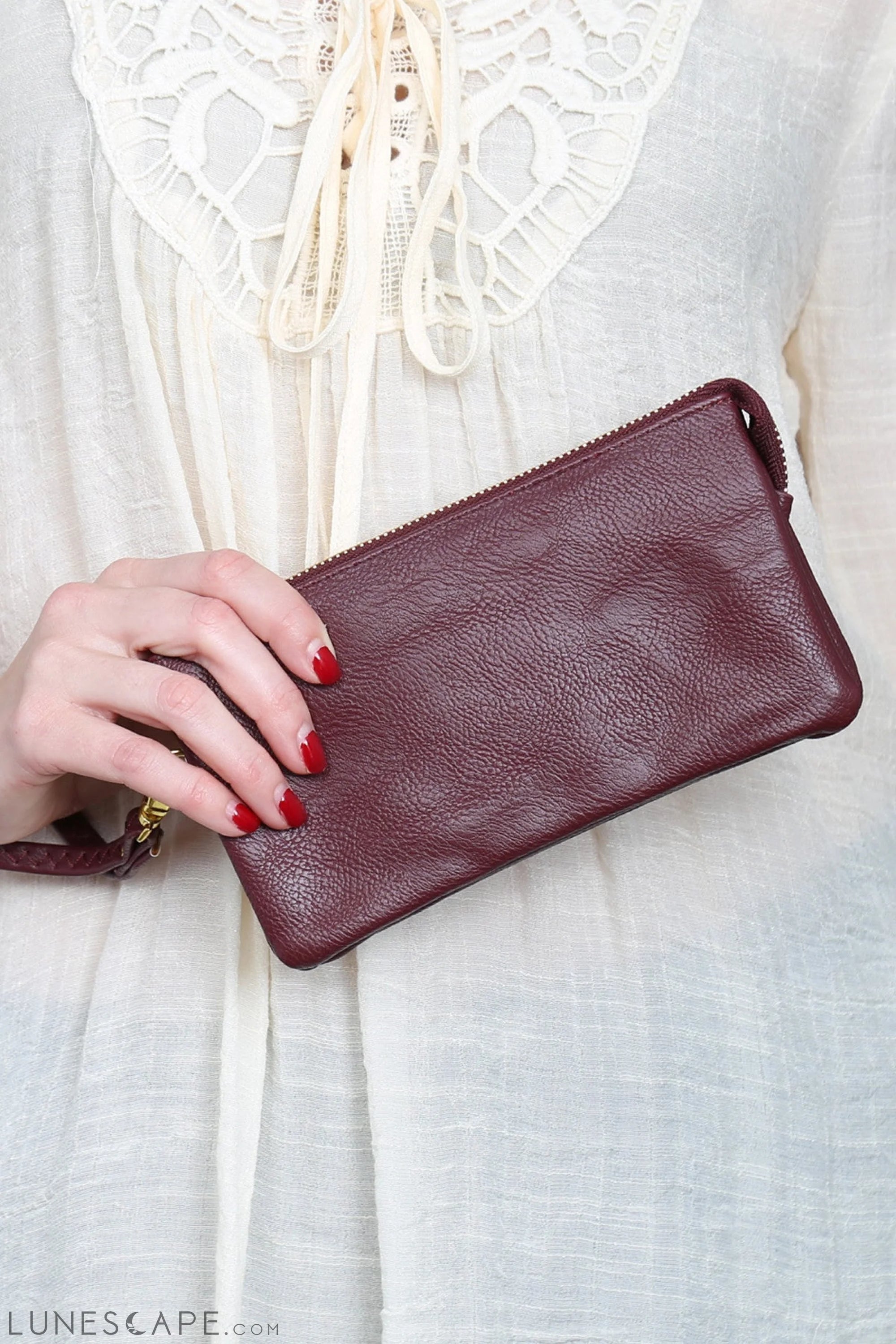 005 - Leather Wallet With Detachable Wristlet LUNESCAPE