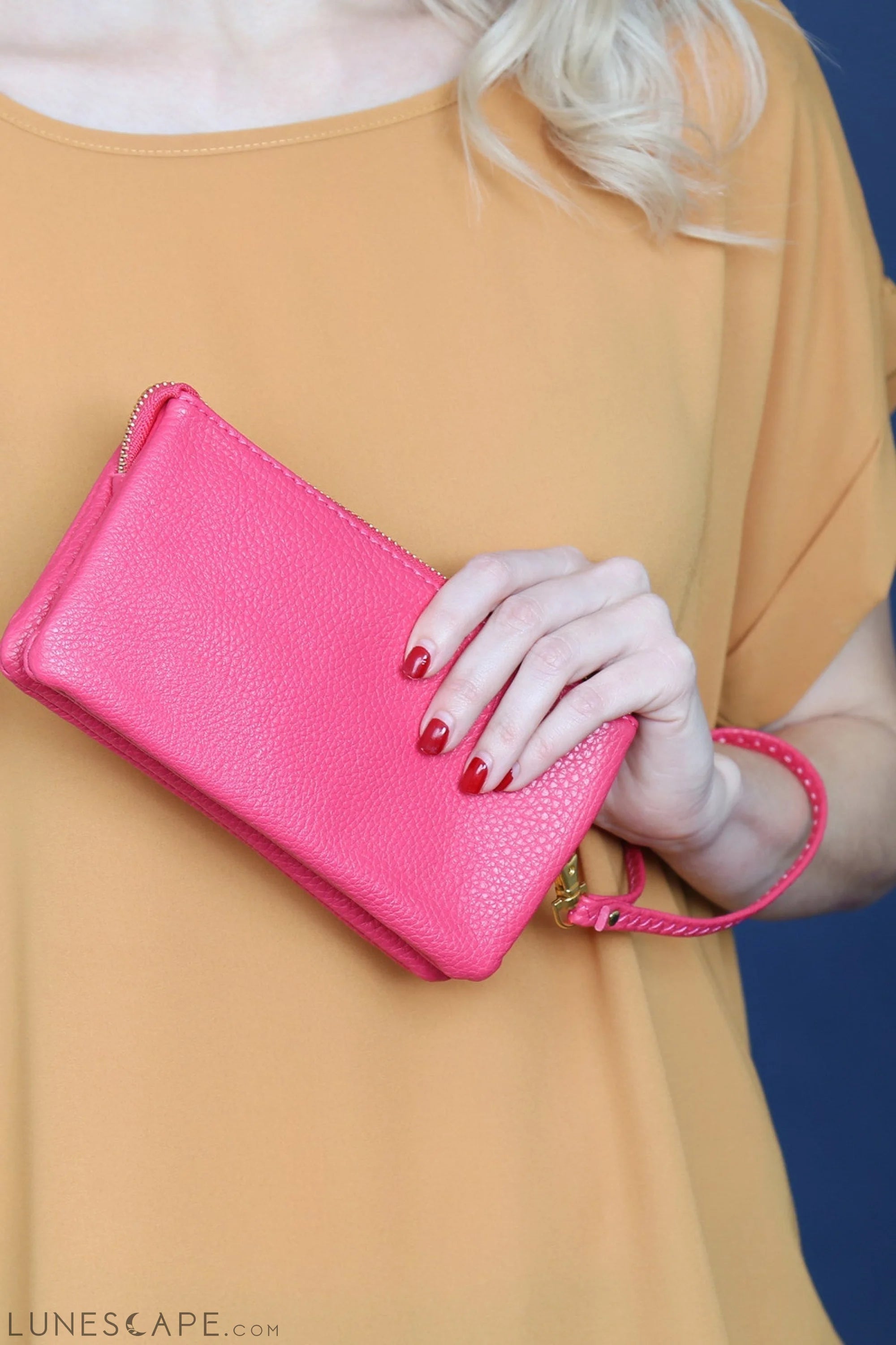 005 - Leather Wallet With Detachable Wristlet LUNESCAPE