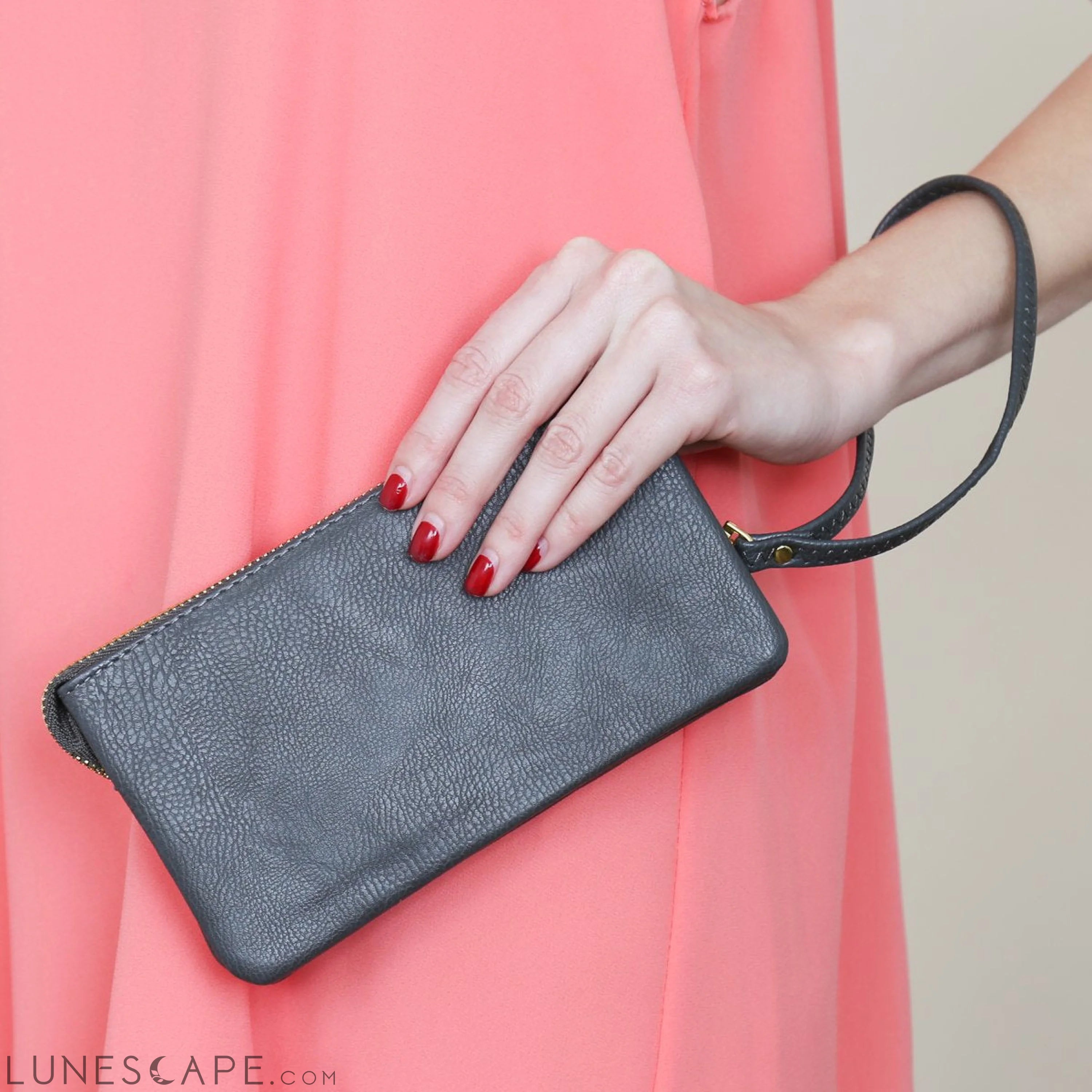 005 - Leather Wallet With Detachable Wristlet LUNESCAPE