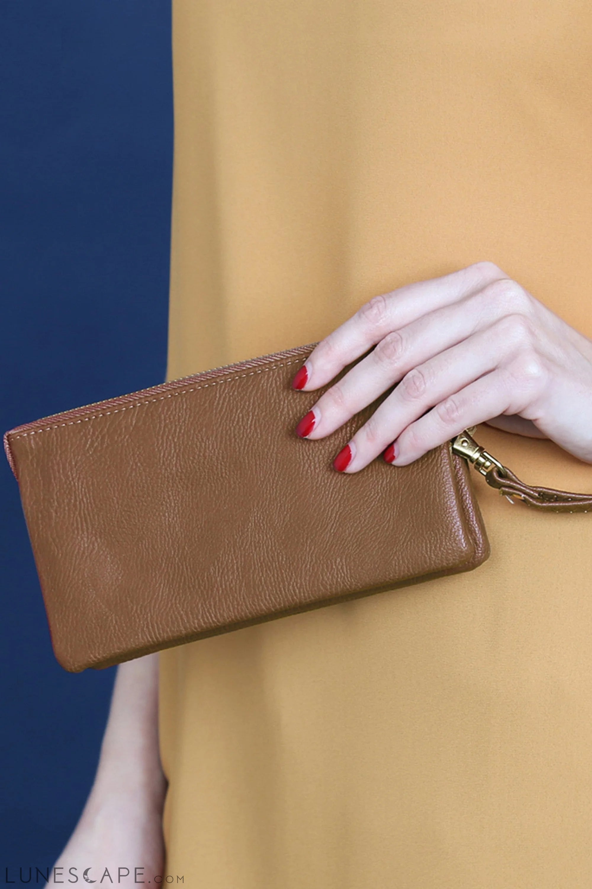 005 - Leather Wallet With Detachable Wristlet LUNESCAPE