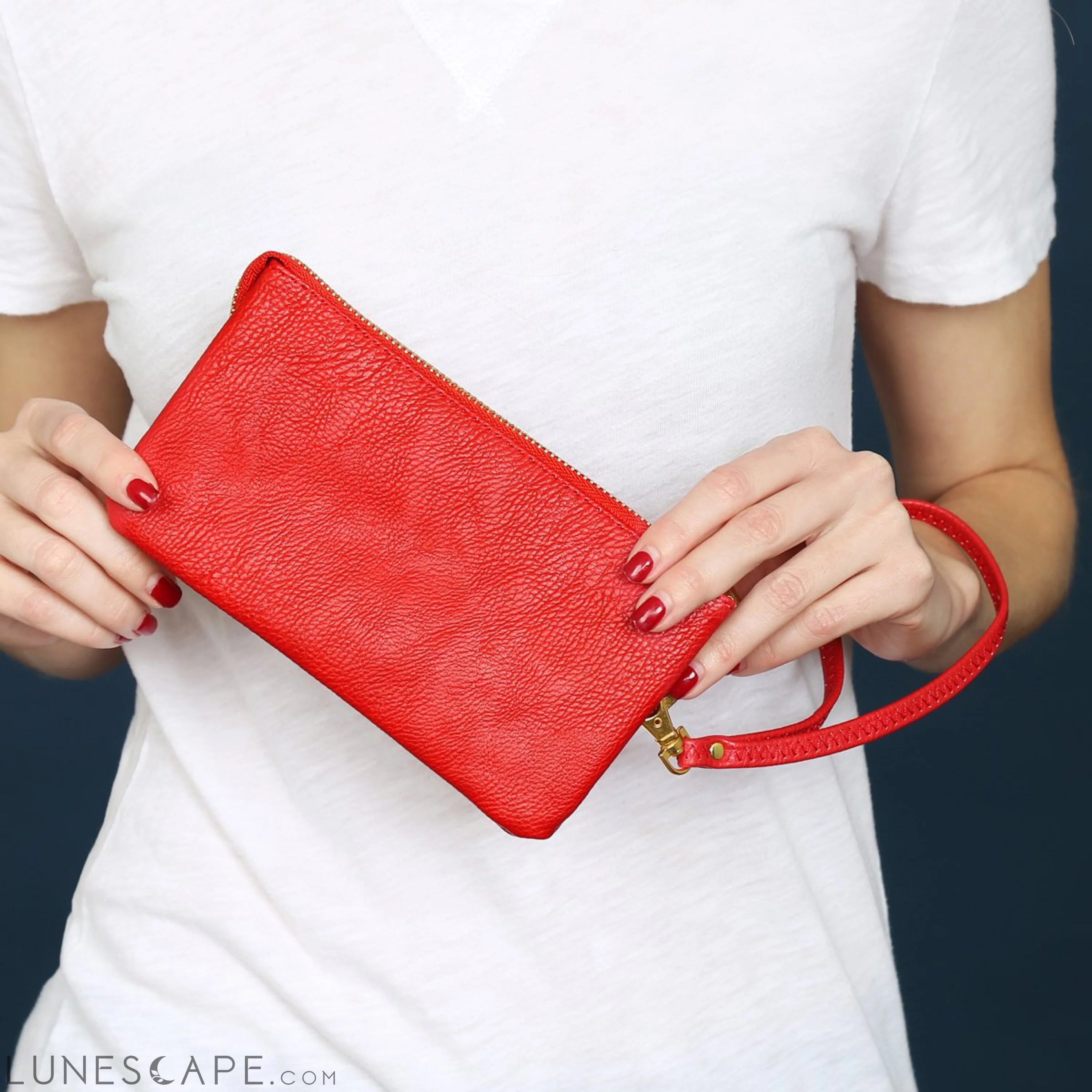 005 - Leather Wallet With Detachable Wristlet LUNESCAPE