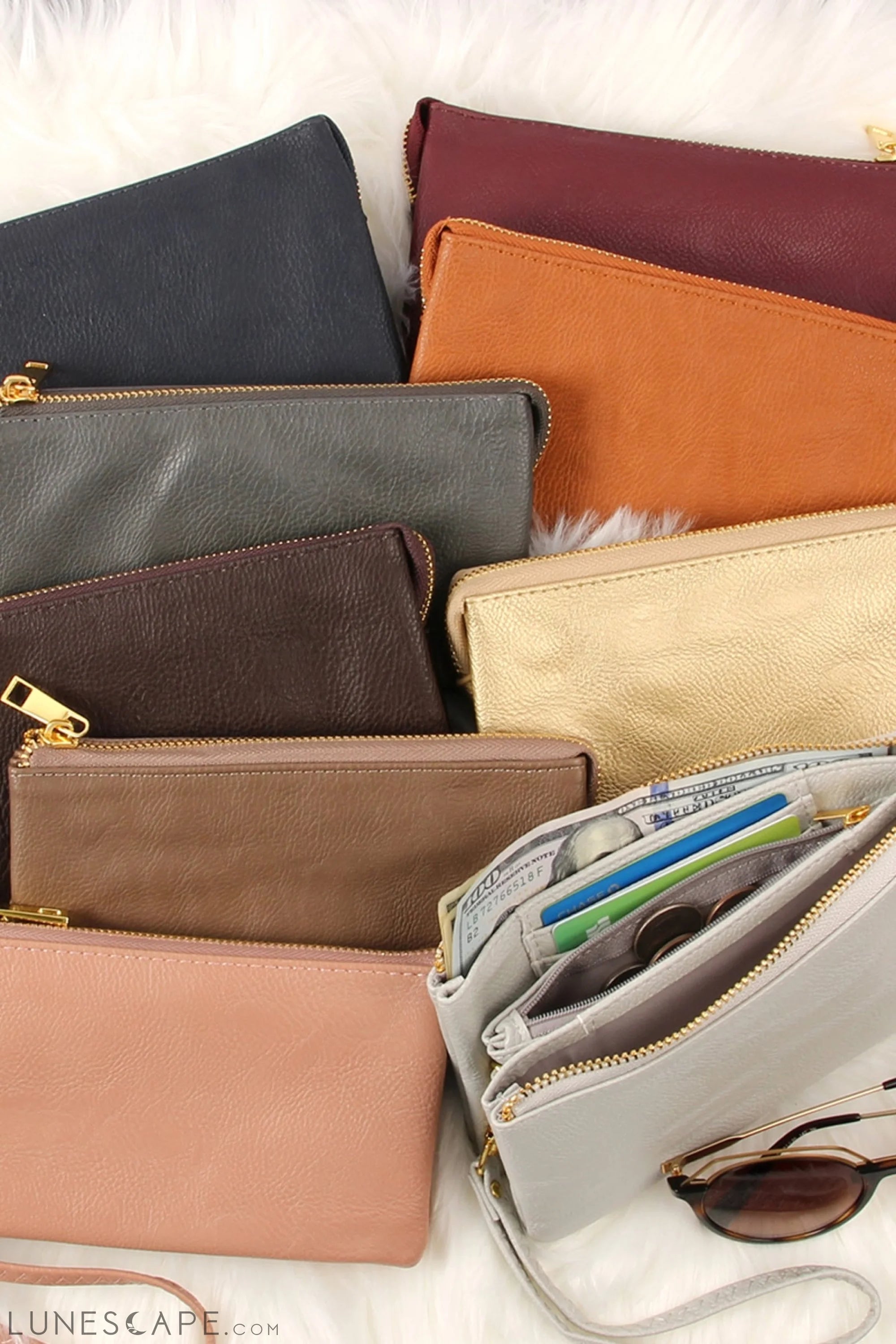 005 - Leather Wallet With Detachable Wristlet LUNESCAPE