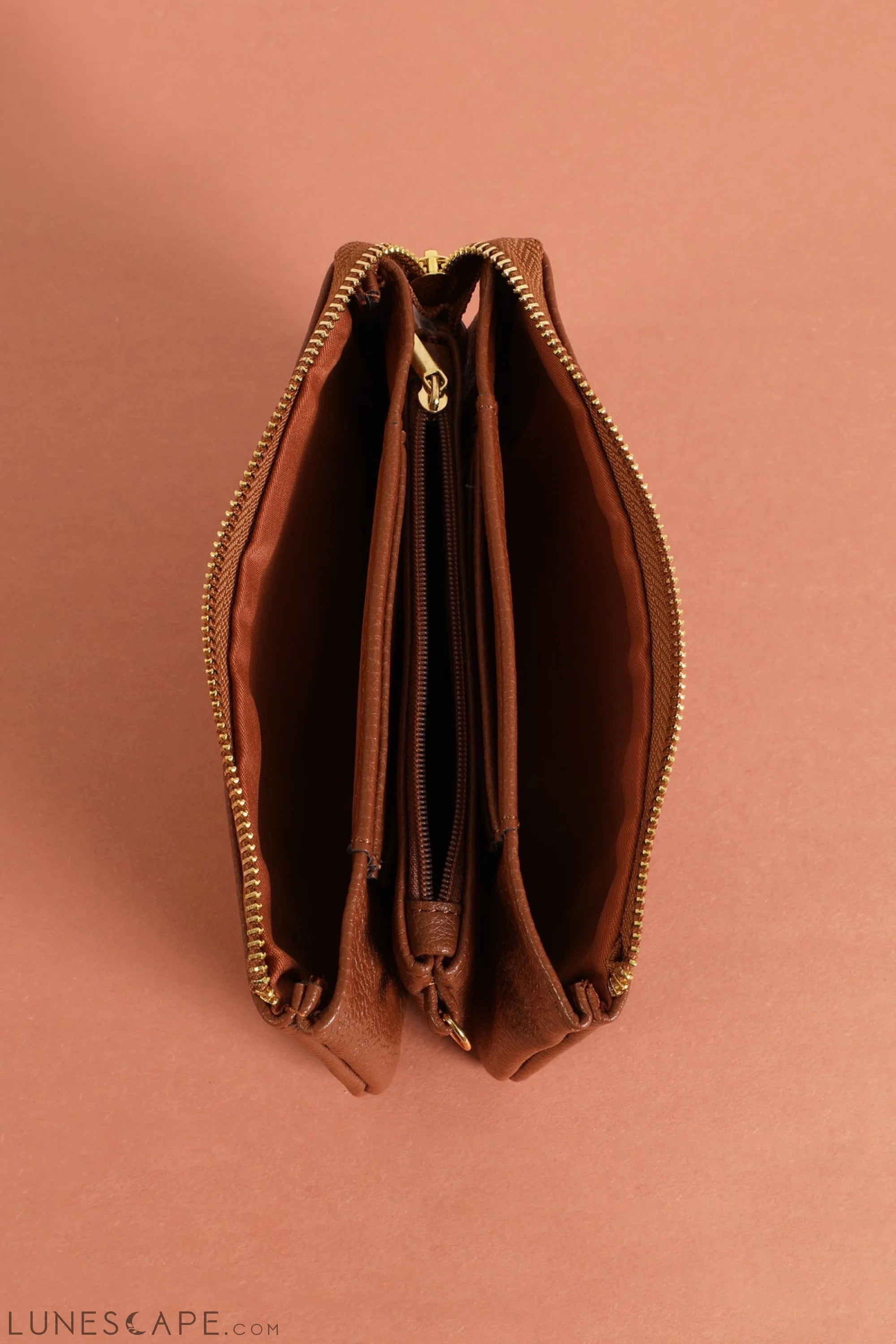 005 - Leather Wallet With Detachable Wristlet LUNESCAPE
