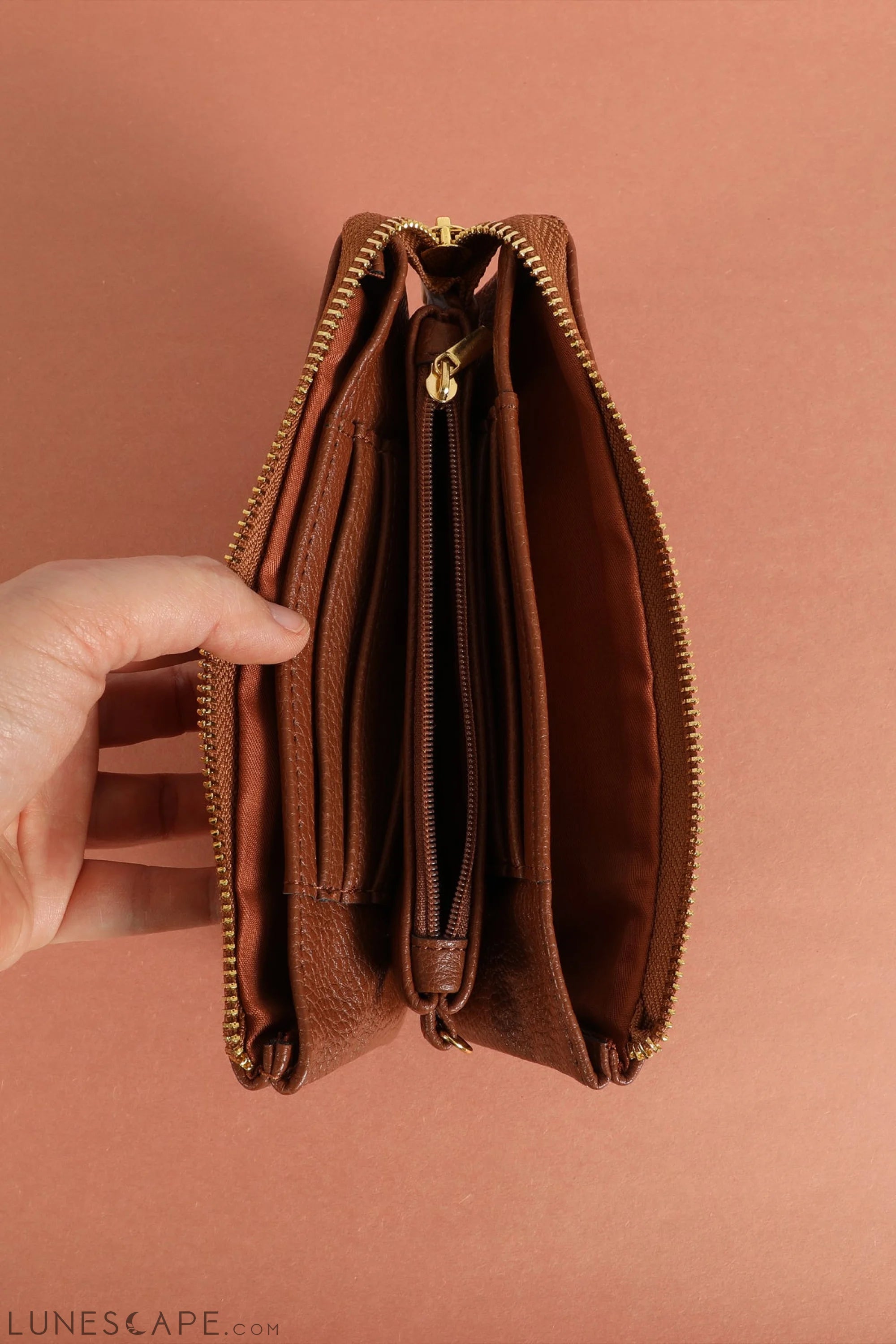 005 - Leather Wallet With Detachable Wristlet LUNESCAPE