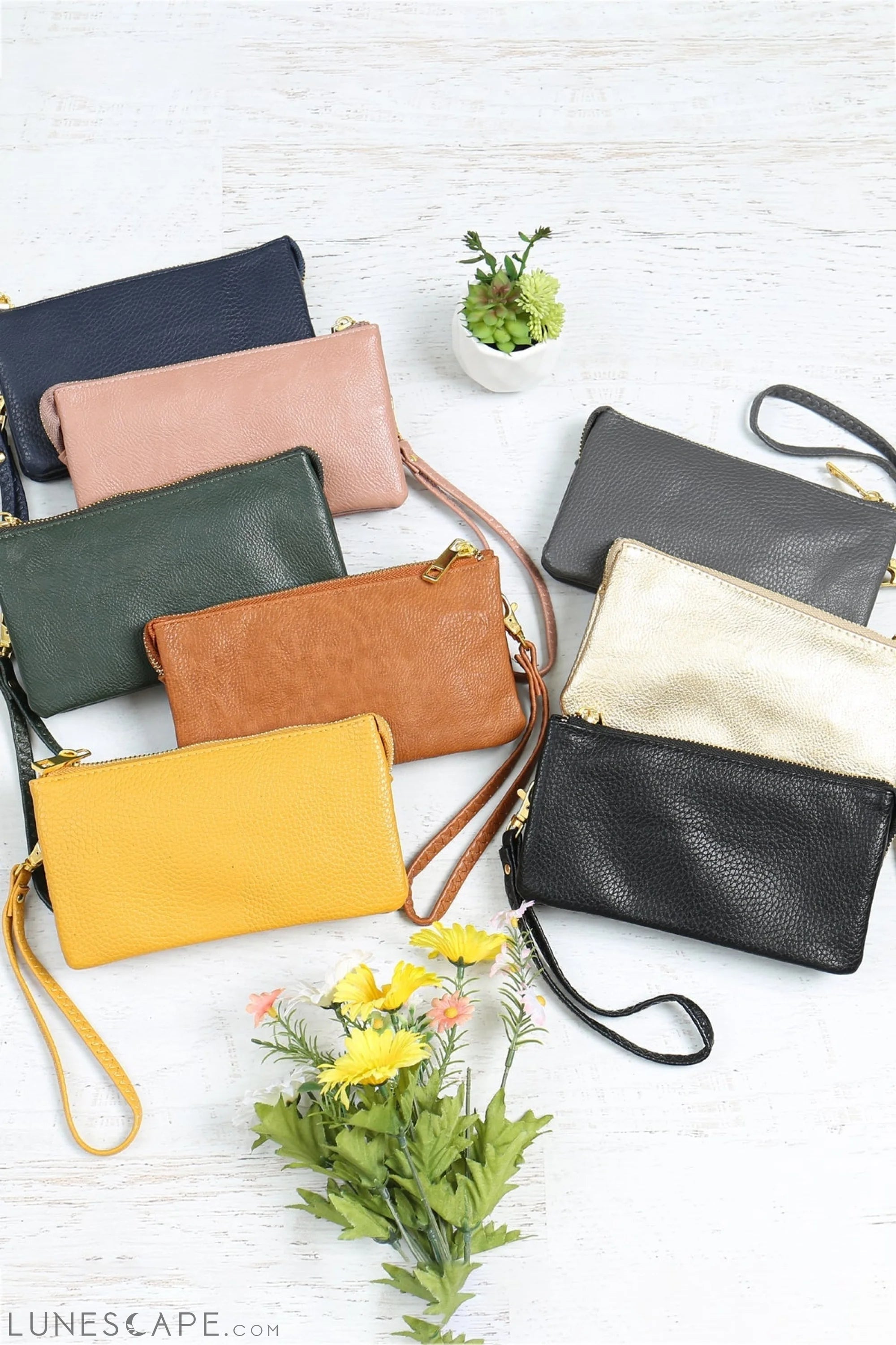 005 - Leather Wallet With Detachable Wristlet LUNESCAPE