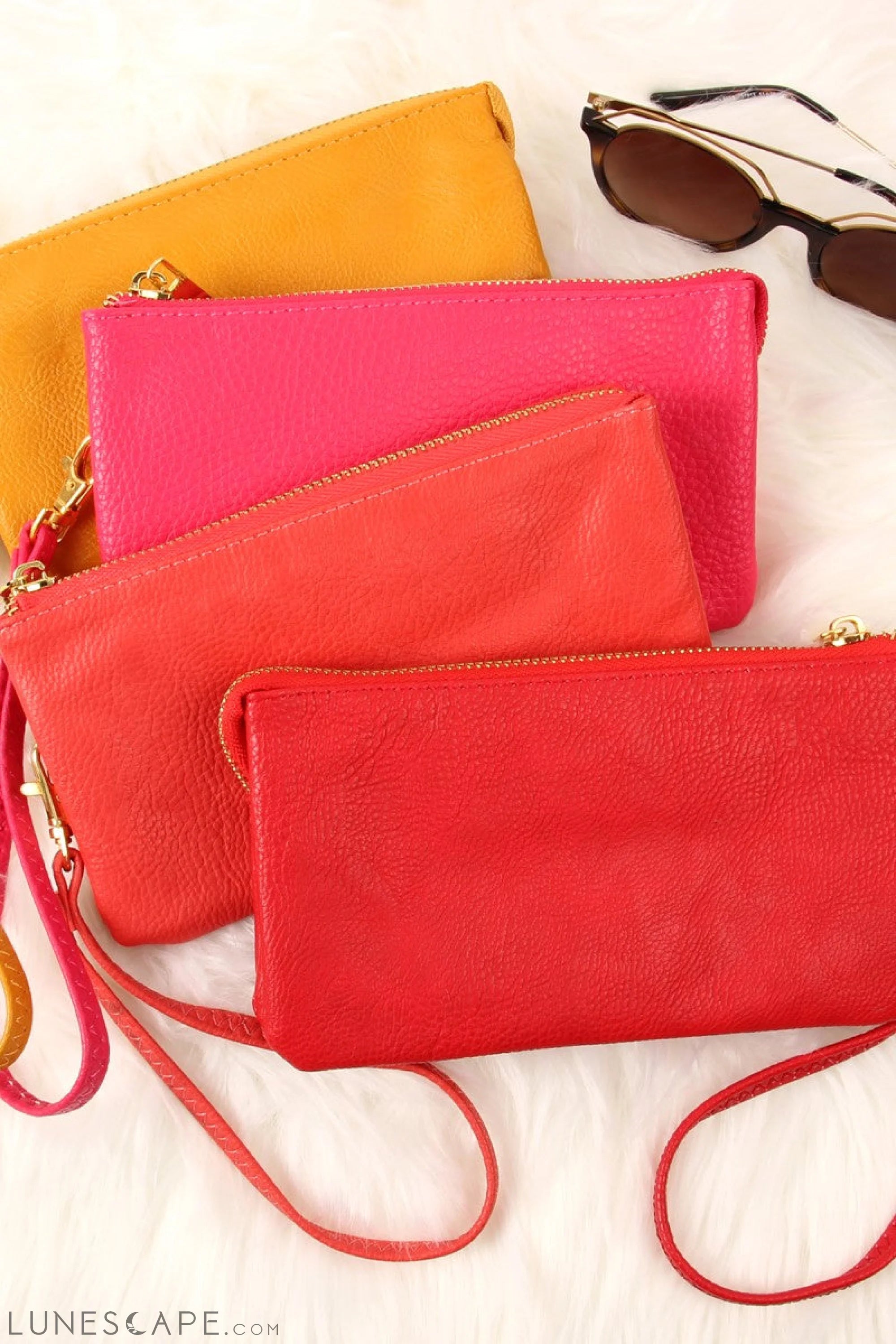 005 - Leather Wallet With Detachable Wristlet LUNESCAPE