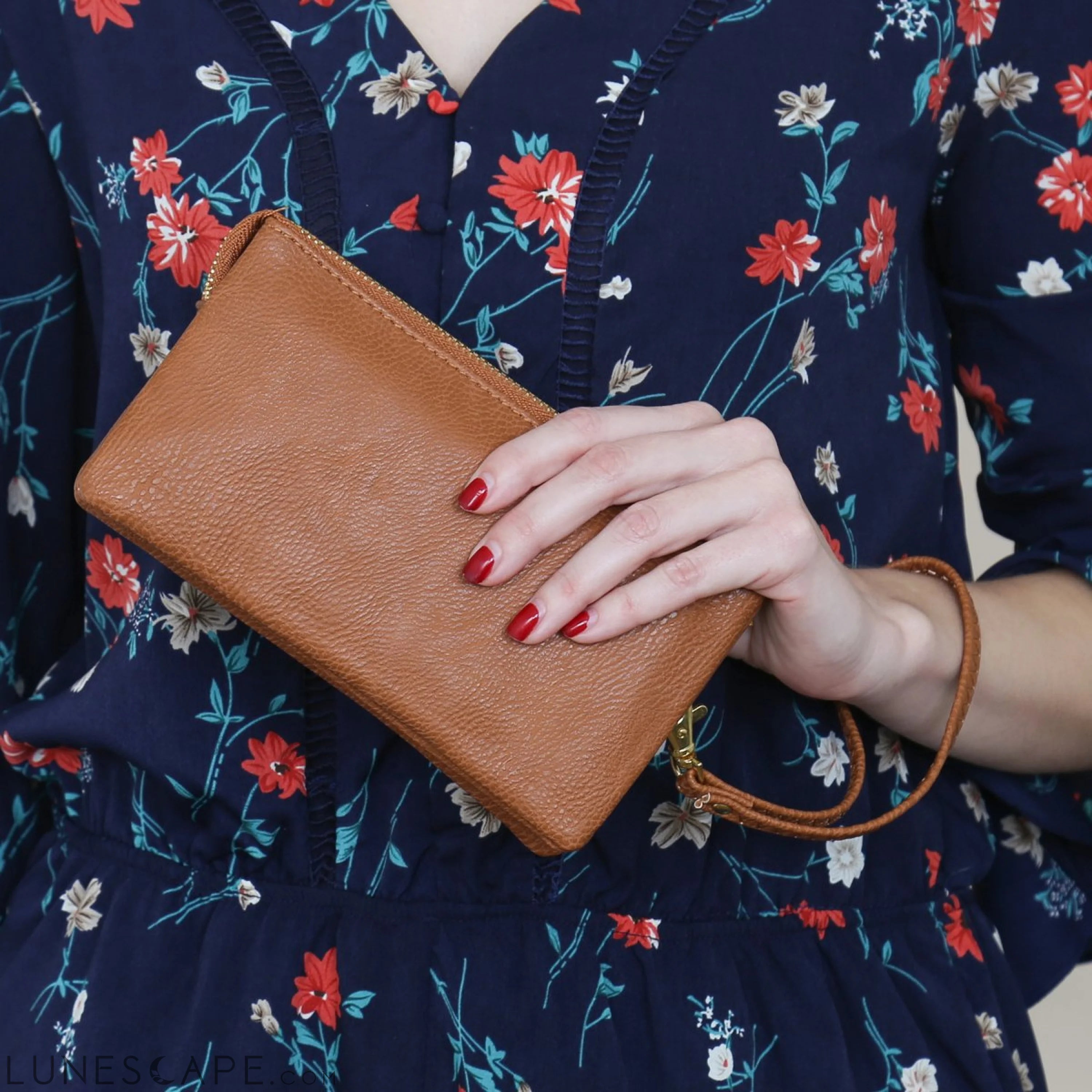 005 - Leather Wallet With Detachable Wristlet LUNESCAPE