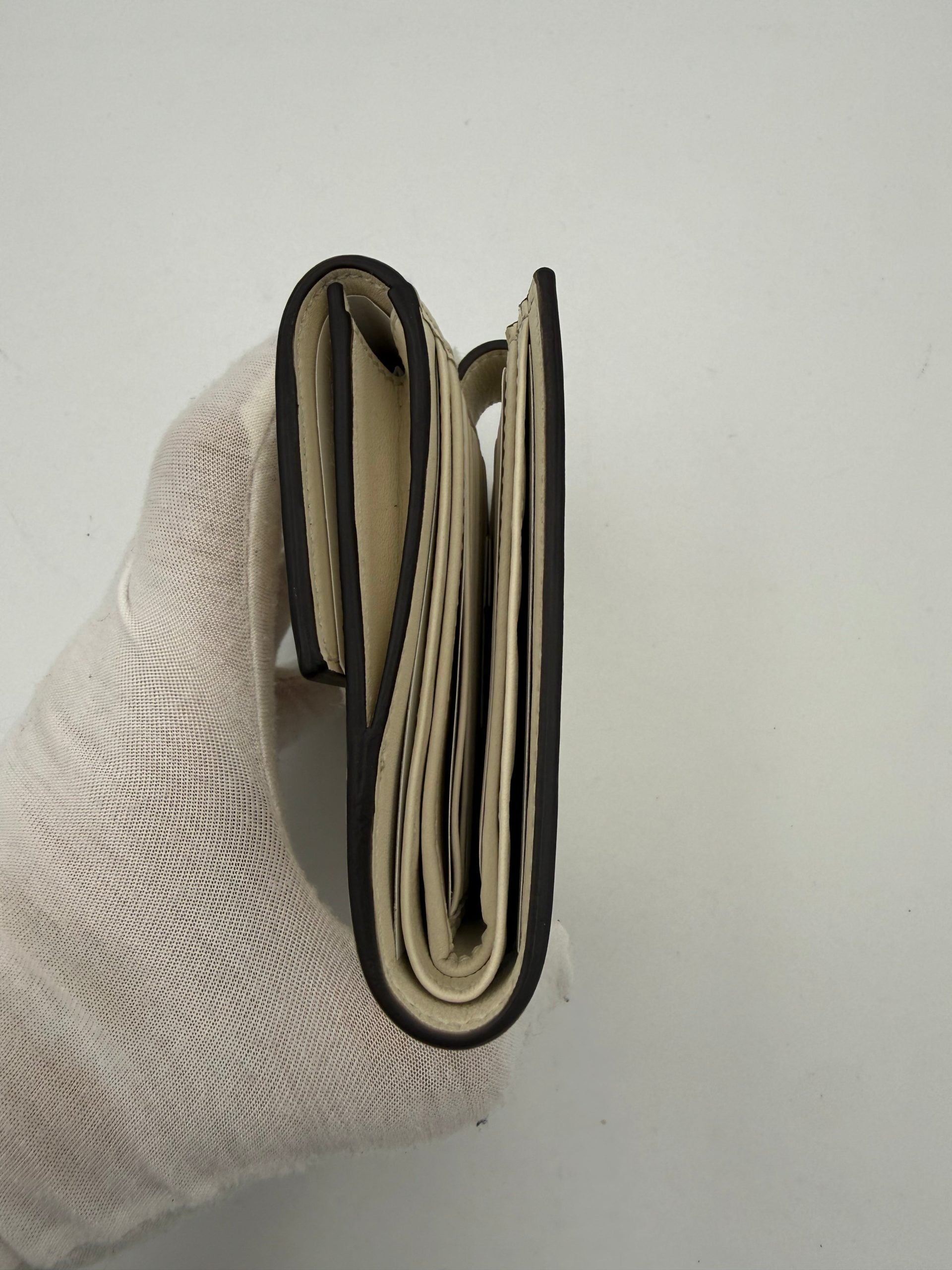 Gucci GUCCI GG Marmont Compact Wallet