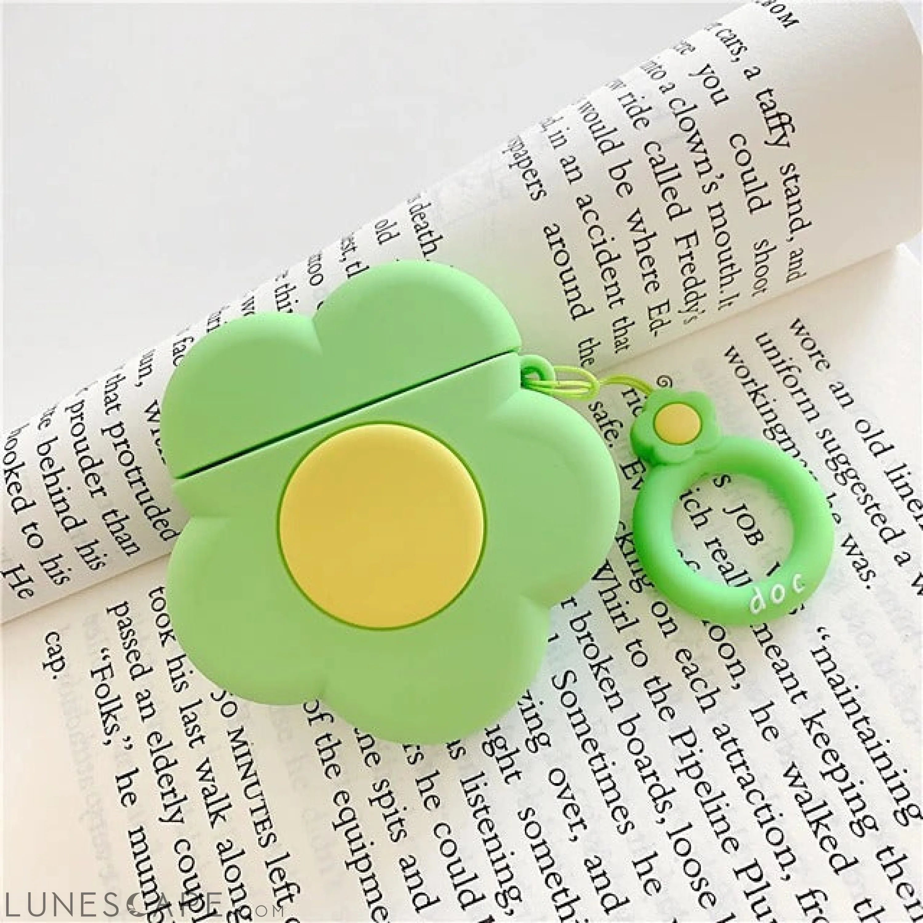 3D Daisy AirPods Cases LUNESCAPE