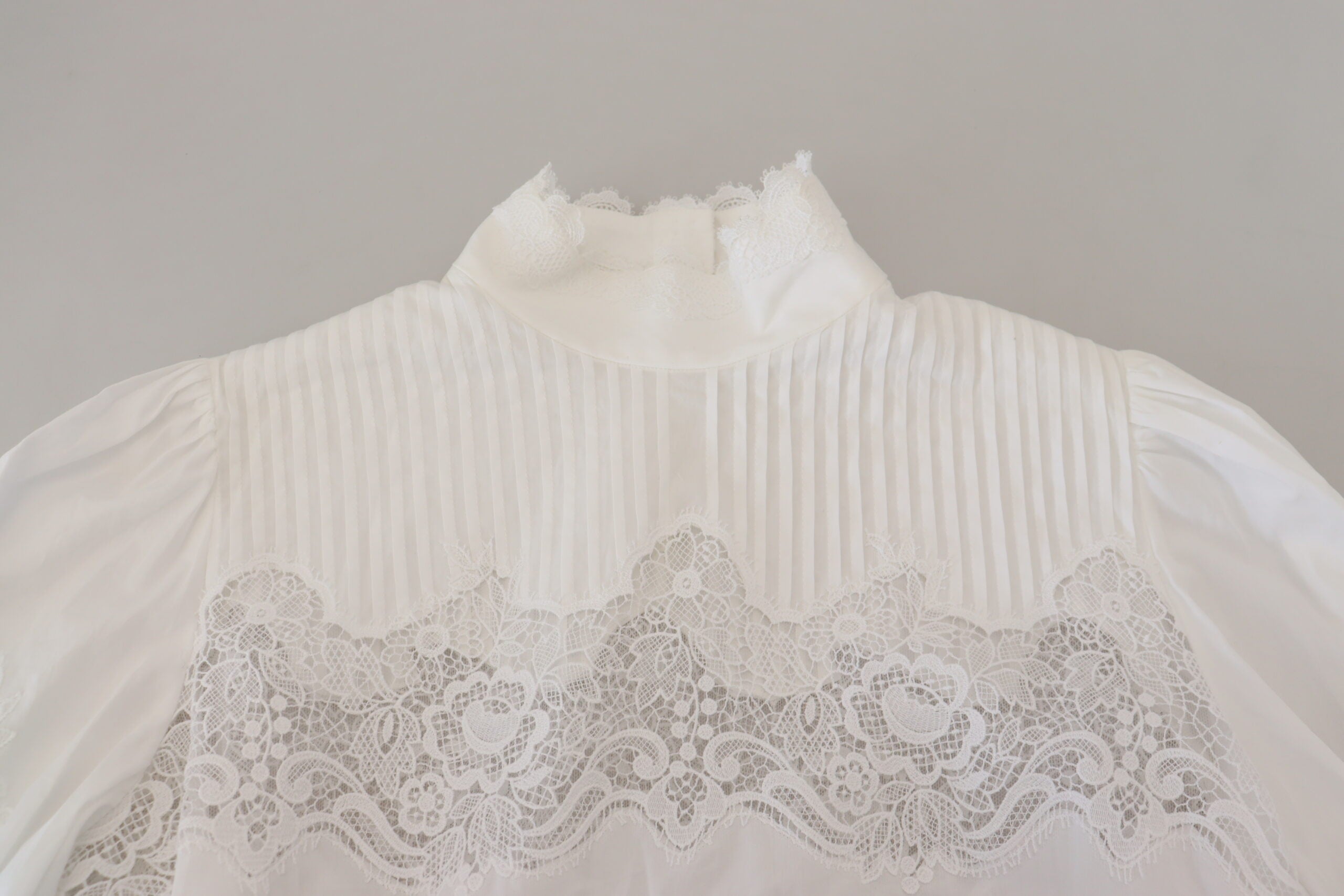 Dolce & Gabbana White Cotton Lace Trim Turtle Neck Blouse Top LUNESCAPE
