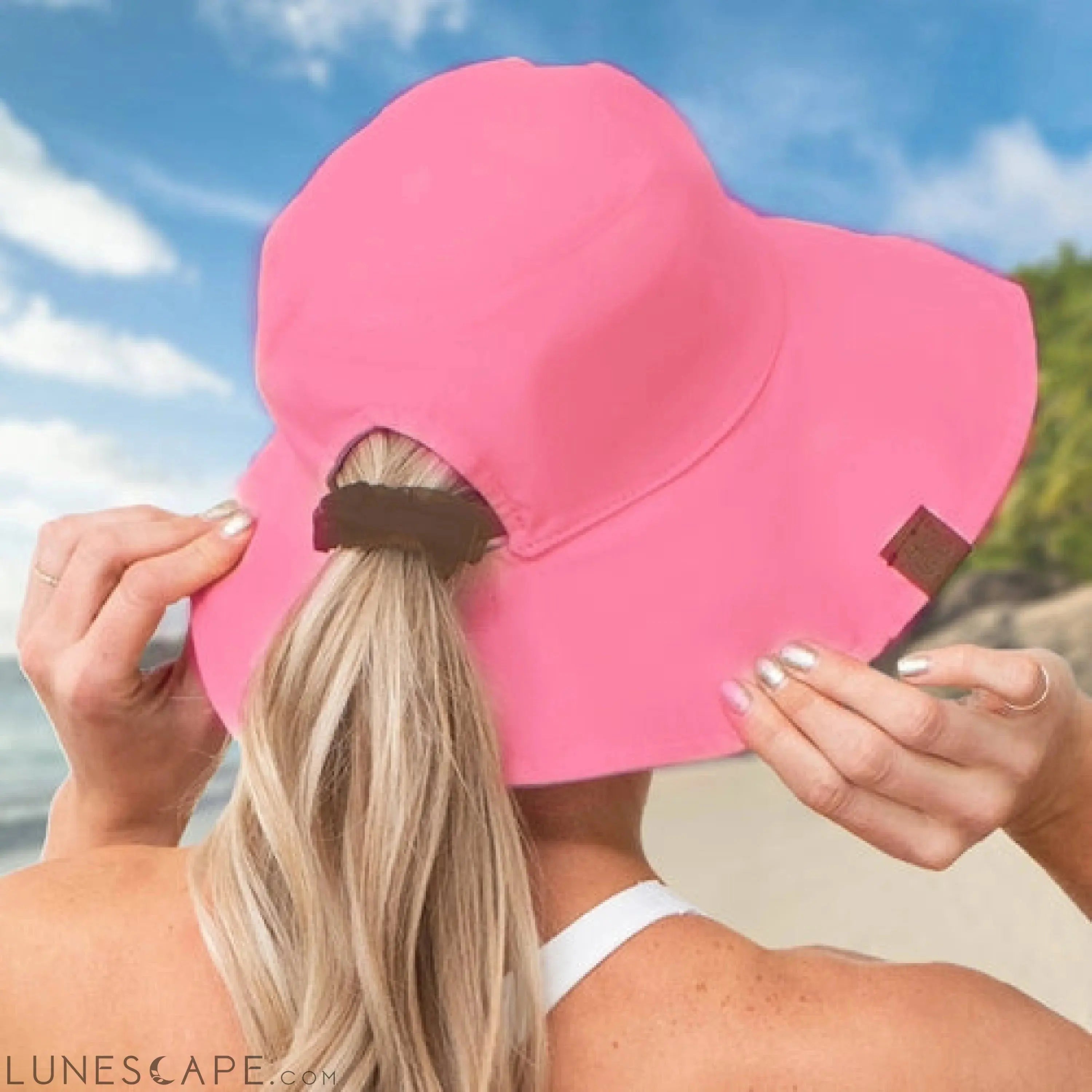 CC Reversible Ponytail Bucket Hat LUNESCAPE