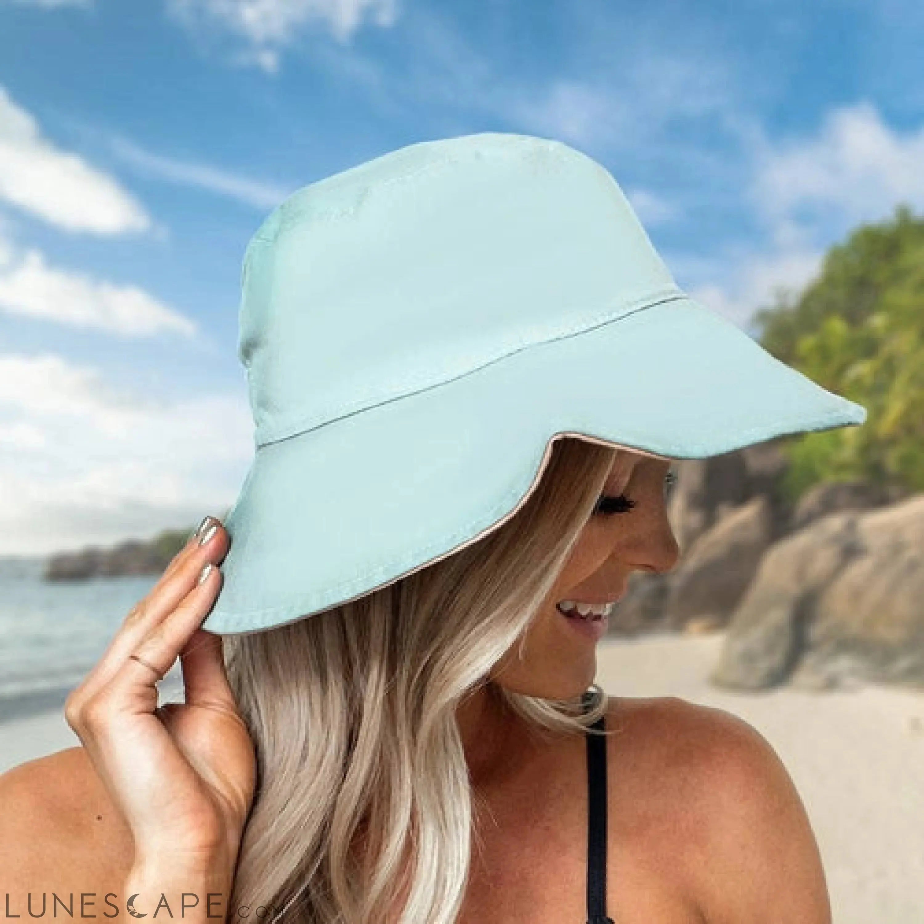 CC Reversible Ponytail Bucket Hat LUNESCAPE