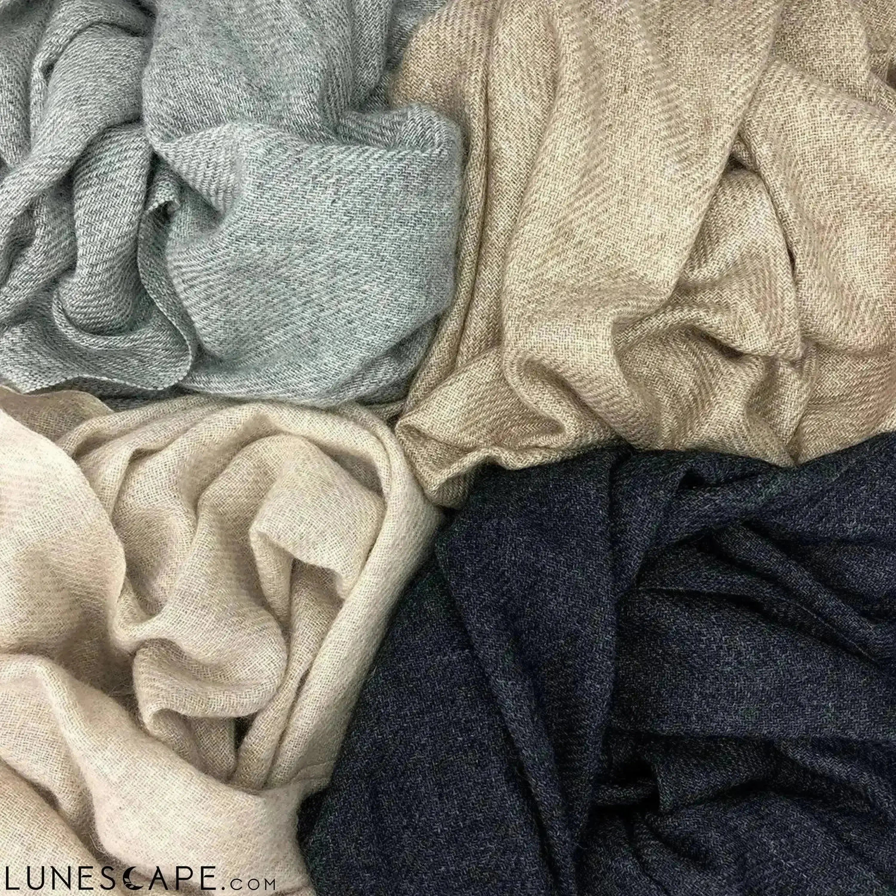 Charcoal Handloom Cashmere Scarf LUNESCAPE