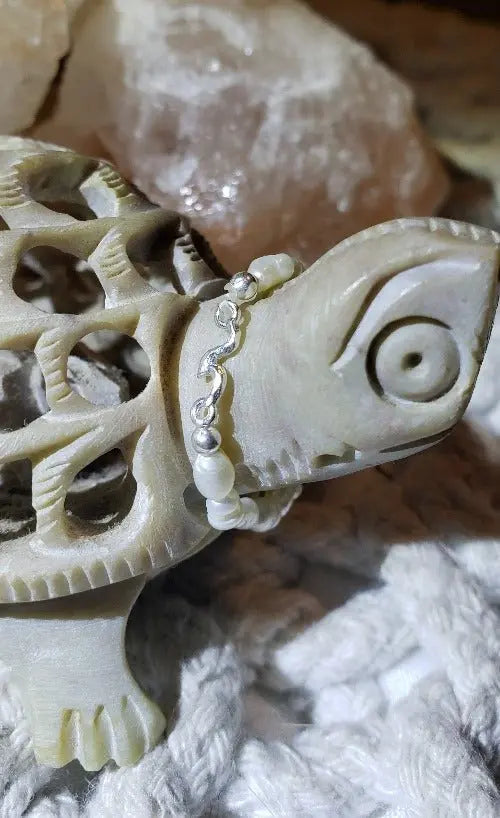 Kuta Wave Stone Stretch Ring LUNESCAPE