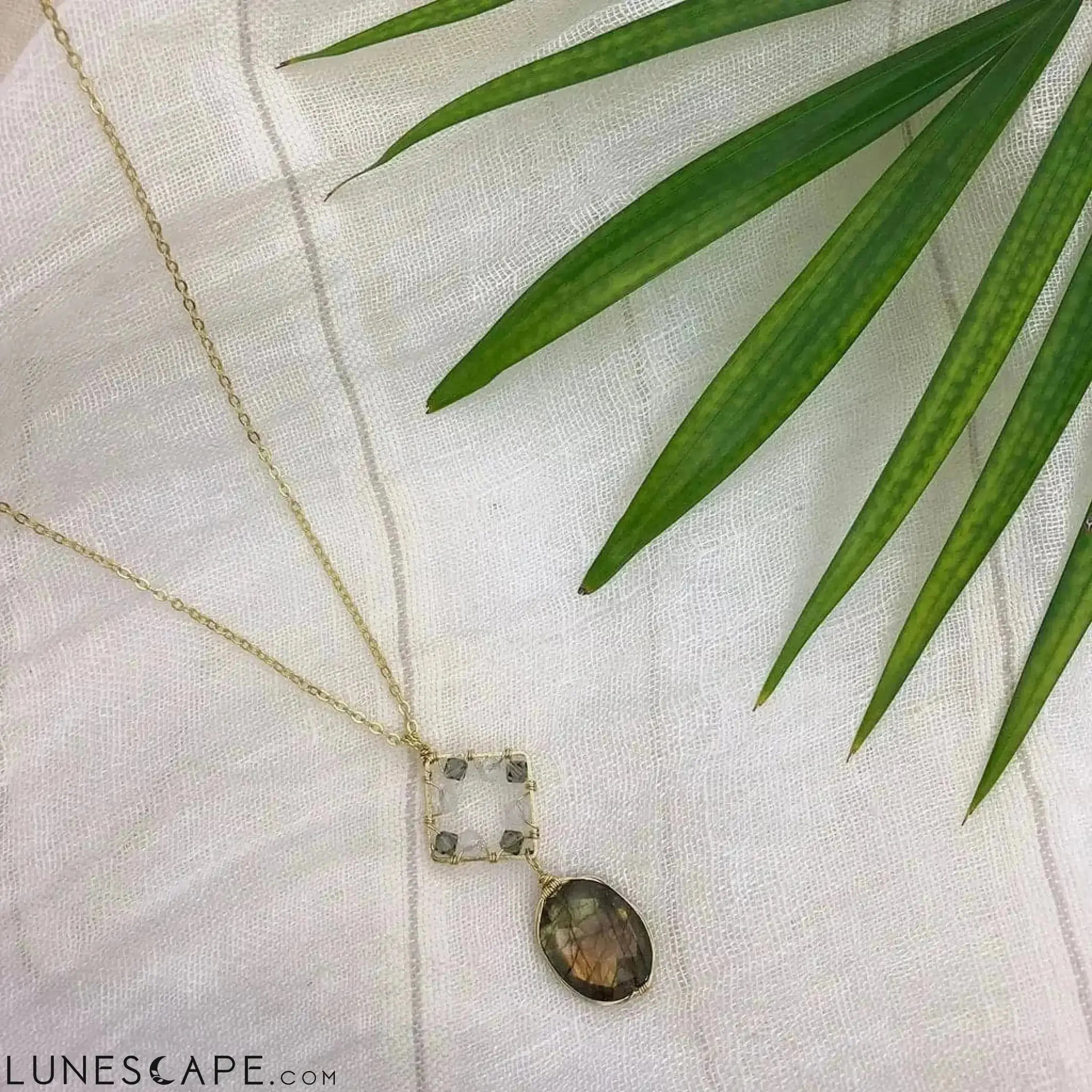 Labradorite Pendant Necklace LUNESCAPE