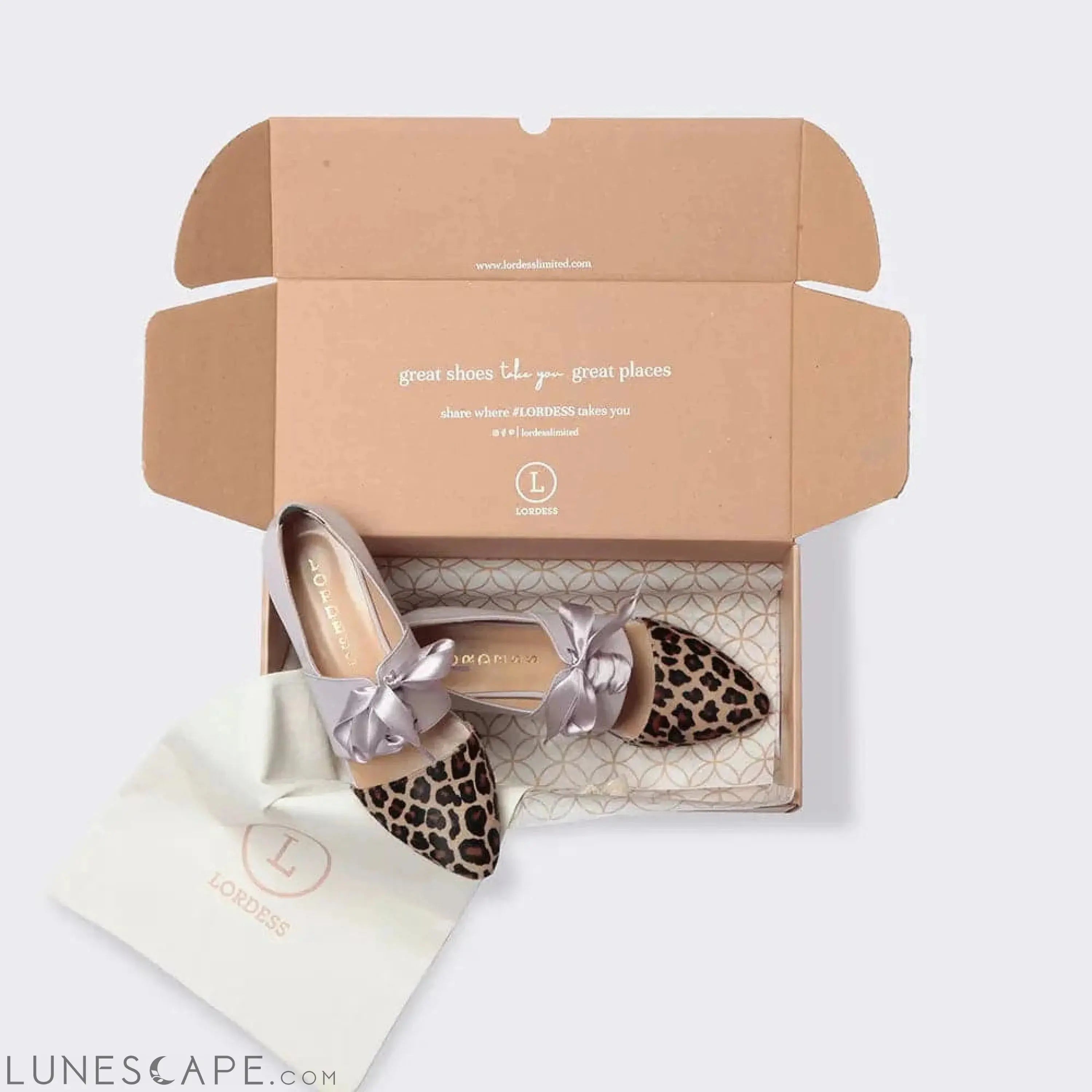 Leapard Print White Oxford by Lordess LUNESCAPE