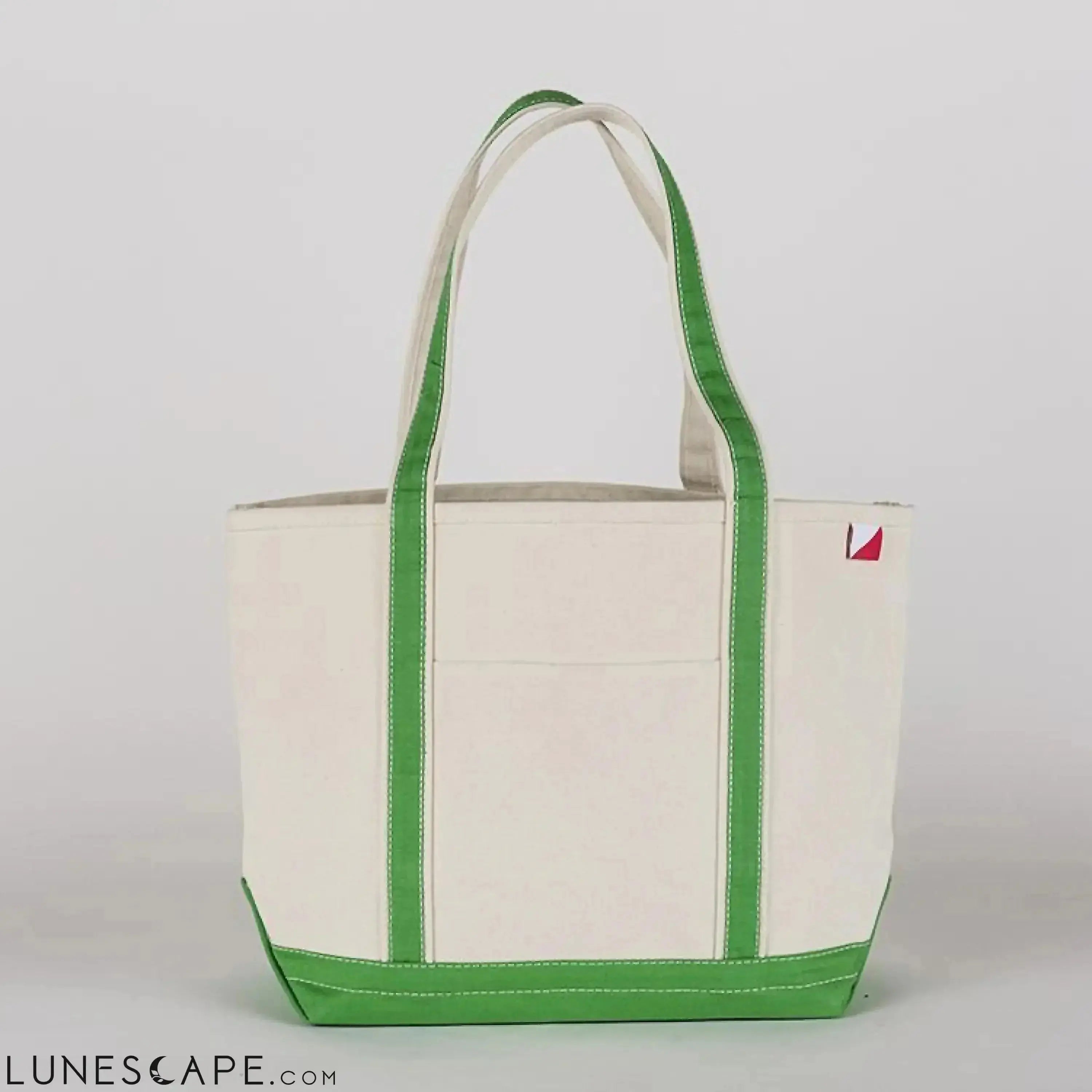 Medium Classic Boat LUNESCAPE