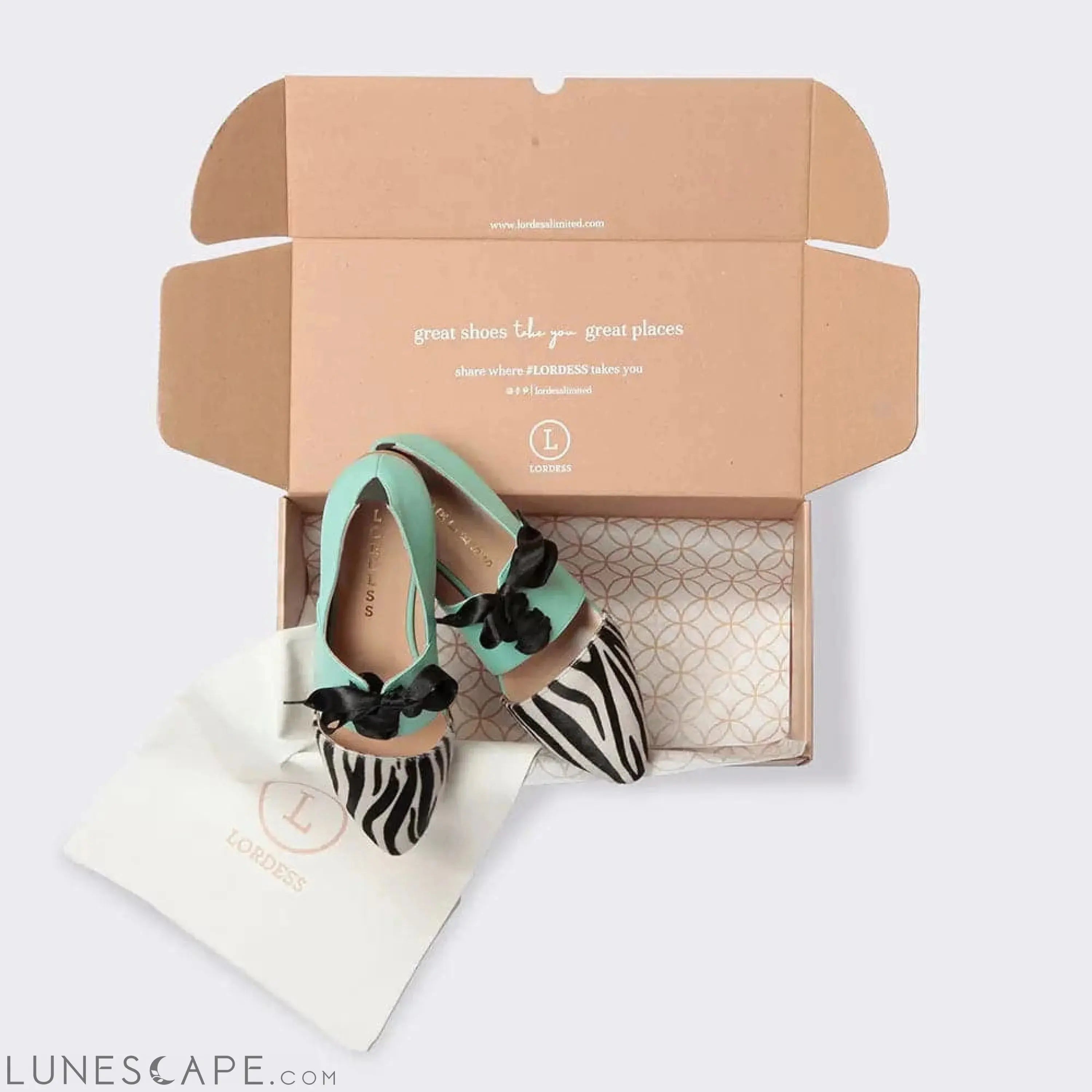 Nomad Oxford by Lordess LUNESCAPE