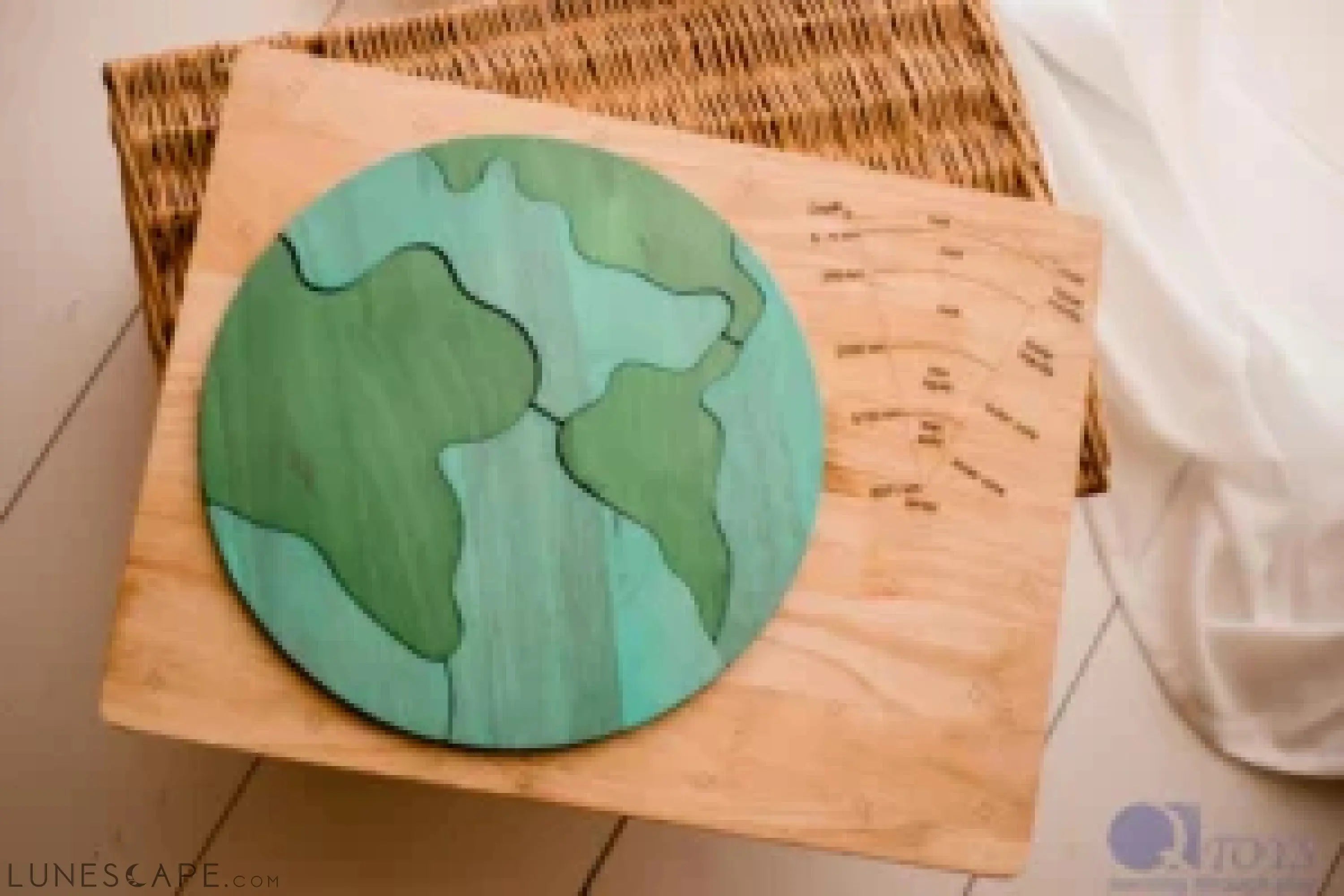 QToys Australia (USA) Earth Core Puzzle LUNESCAPE