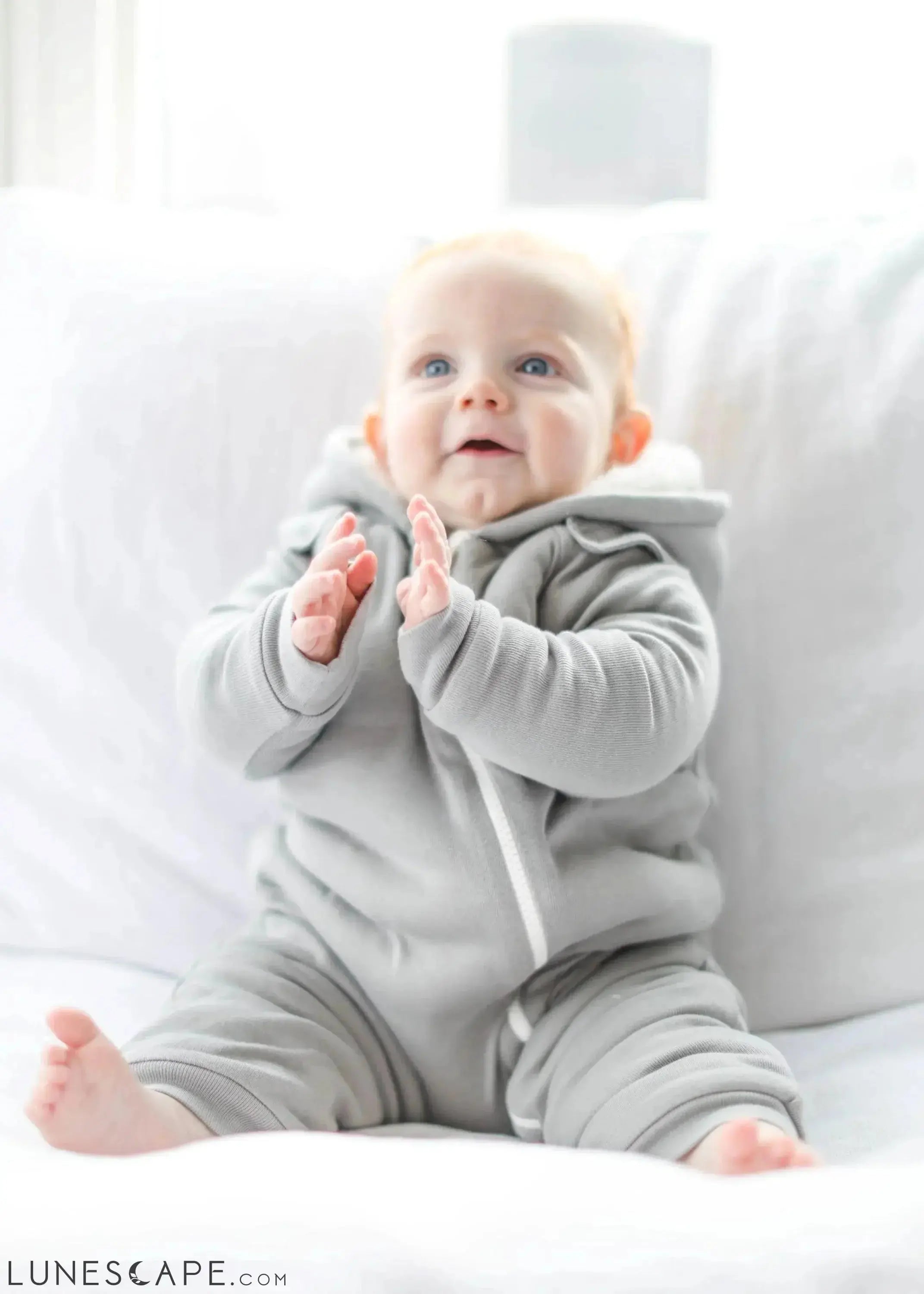 Smart Cuddly Jumpsuit + Bib - Gray LUNESCAPE
