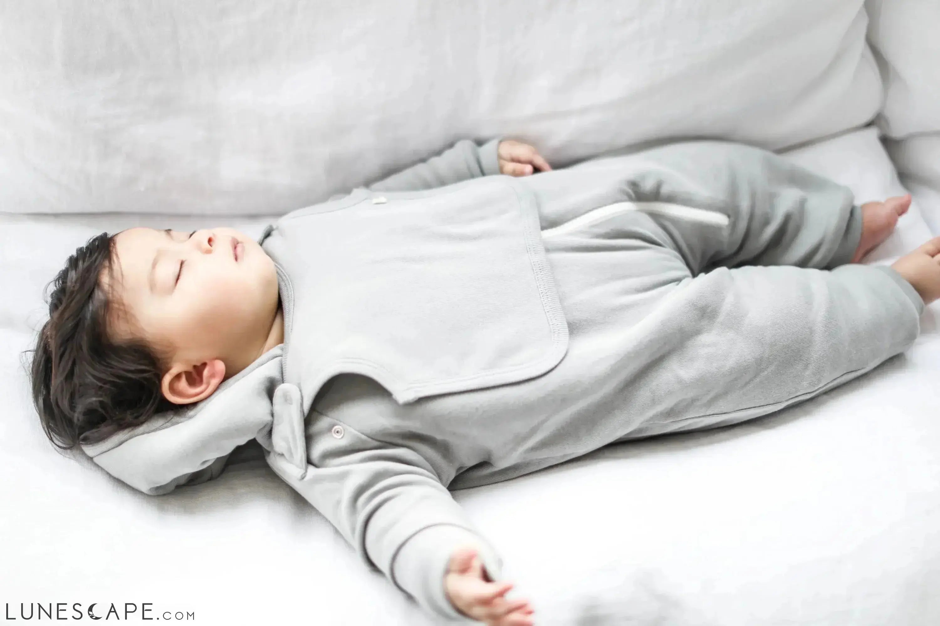 Smart Cuddly Jumpsuit + Bib - Gray LUNESCAPE