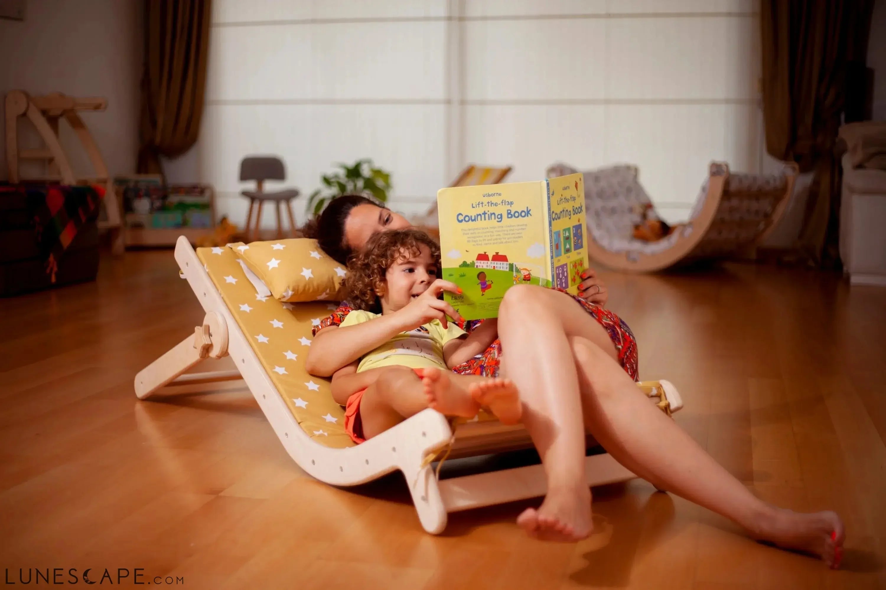 Adjustable Lounge Chair with Comfy Pad for Kids LUNESCAPE