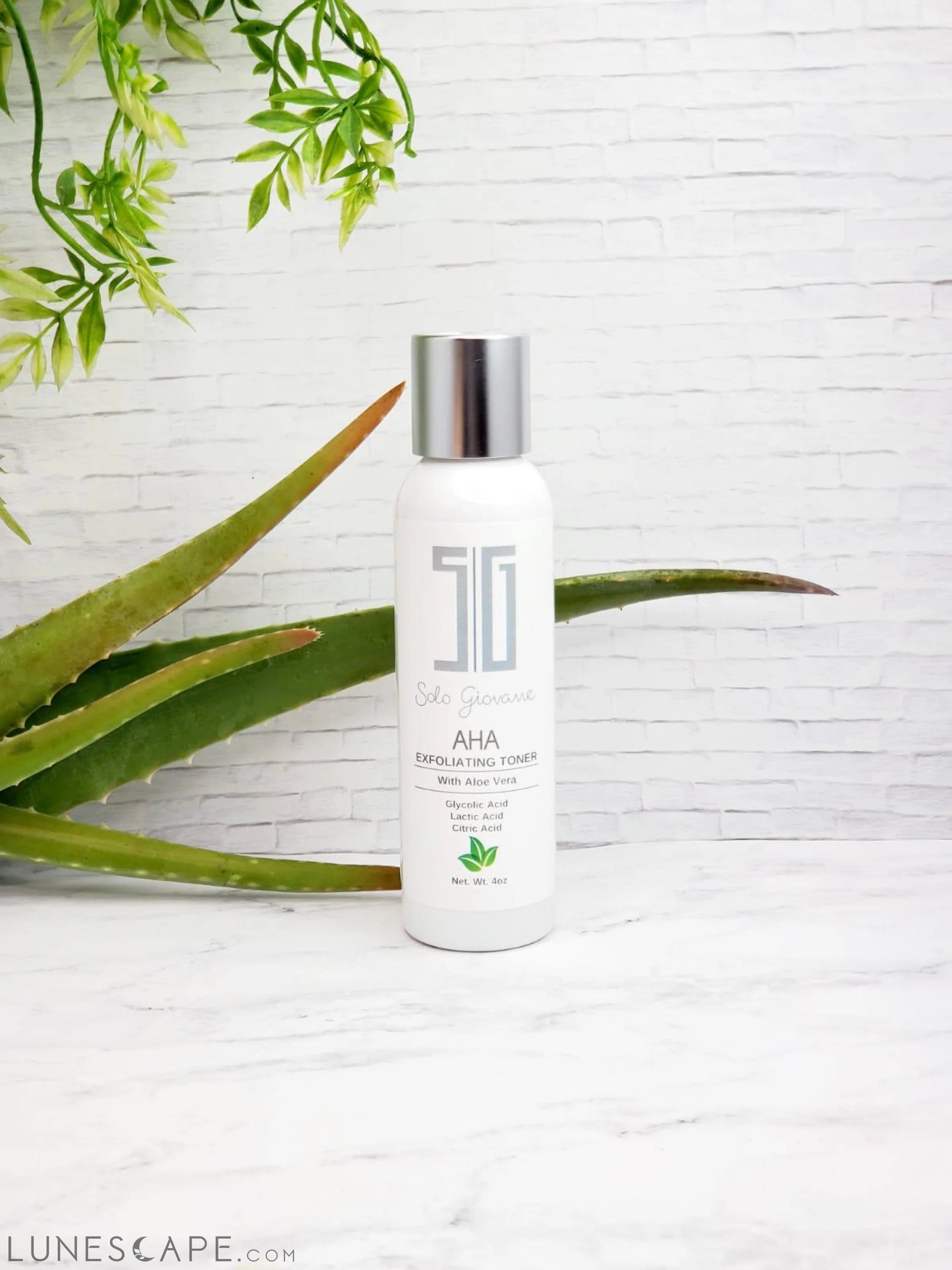 AHA and Aloe Exfoliating Toner LUNESCAPE