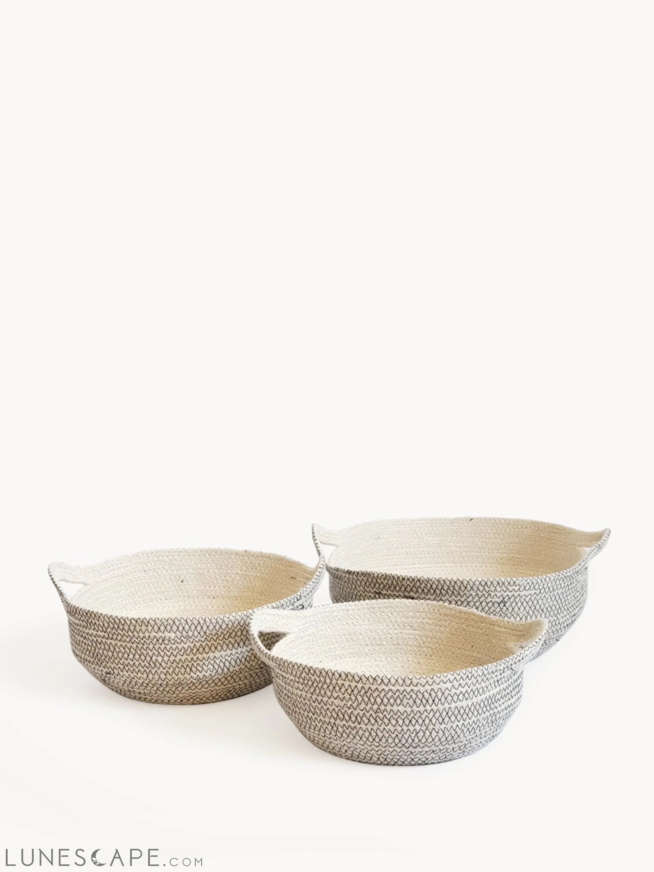 Amari Fruit Bowl - Black LUNESCAPE