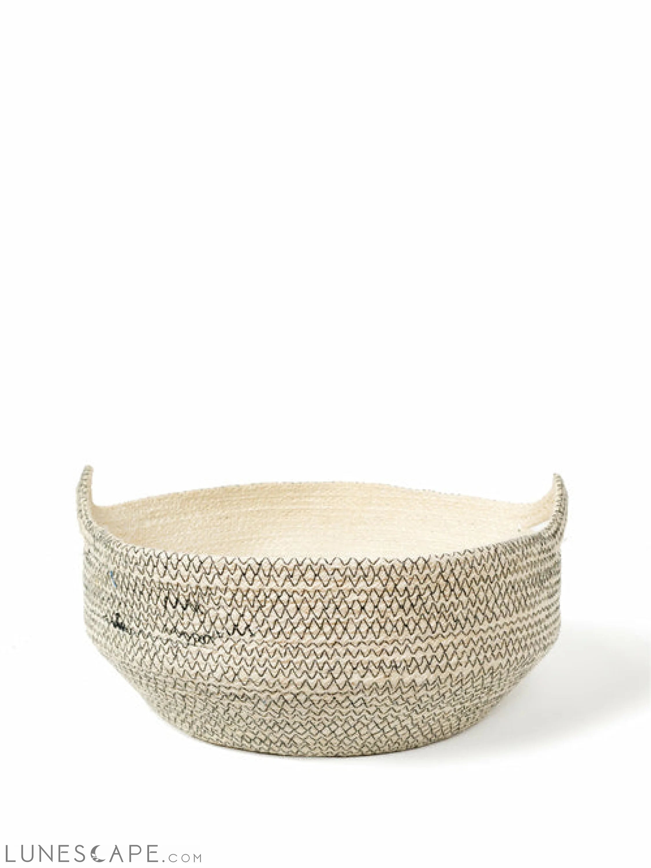 Amari Fruit Bowl - Black LUNESCAPE