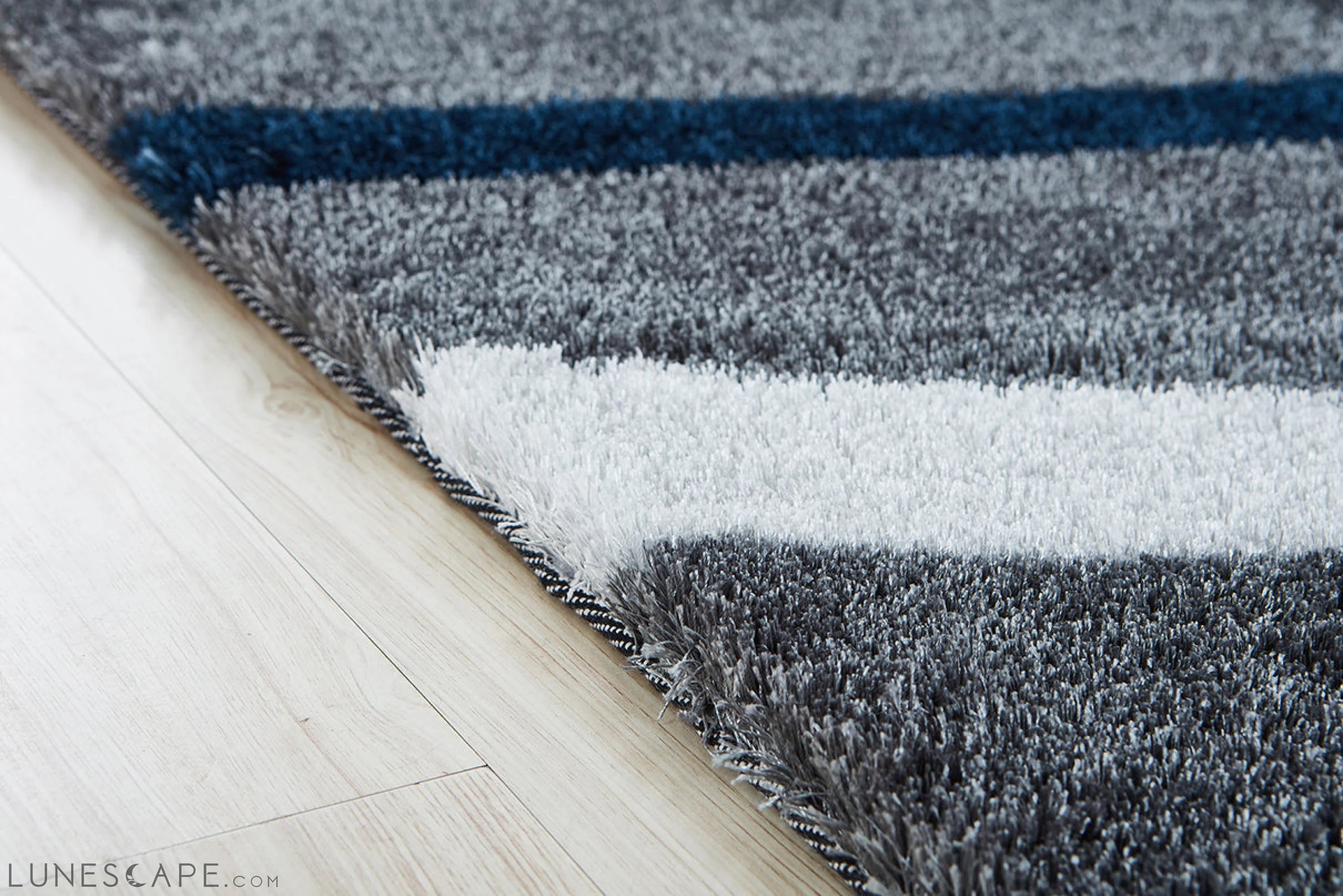 Aria Grey, Navy Blue and White Soft Pile Shaggy Area Rug LUNESCAPE