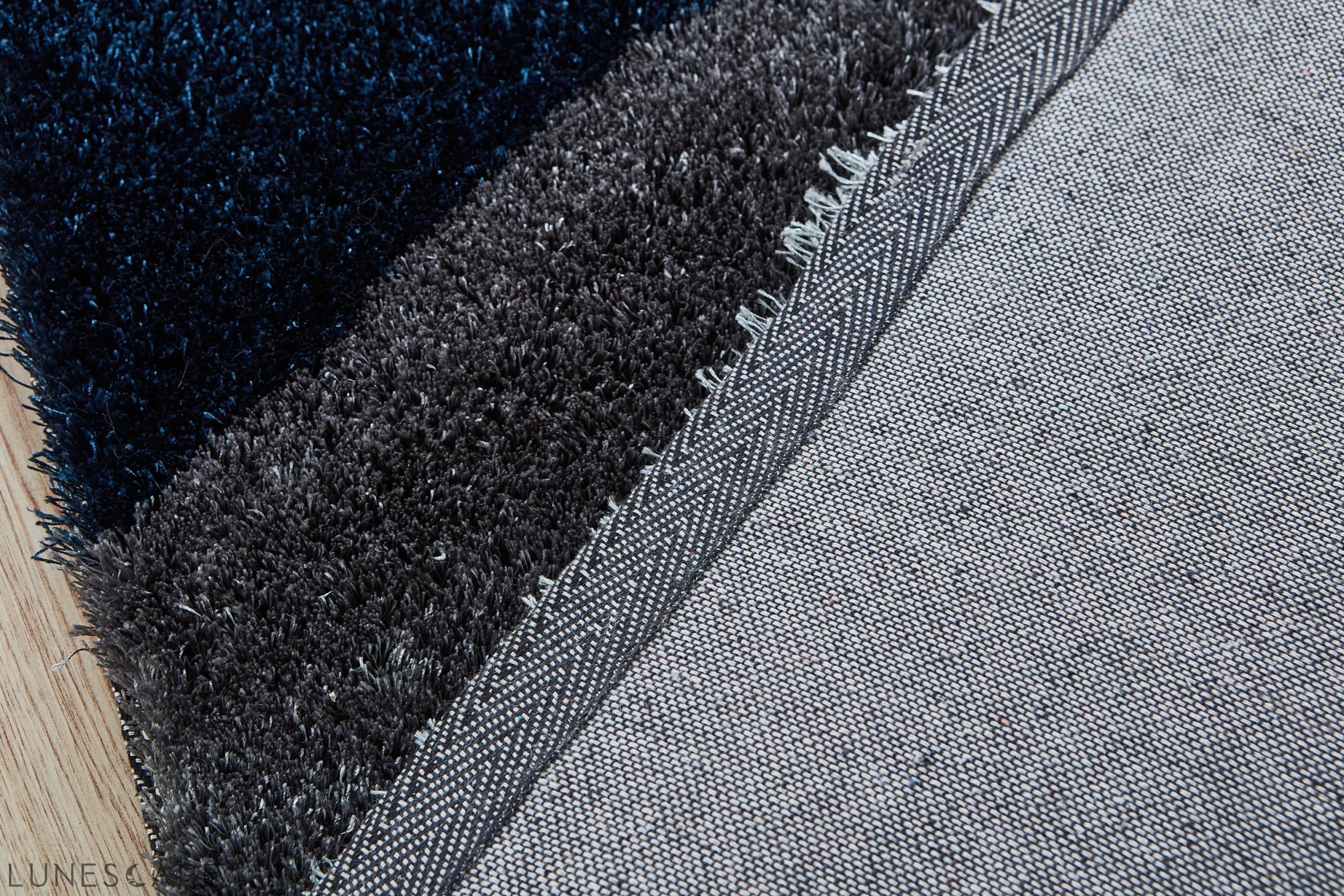 Aria Grey, Navy Blue and White Soft Pile Shaggy Area Rug LUNESCAPE