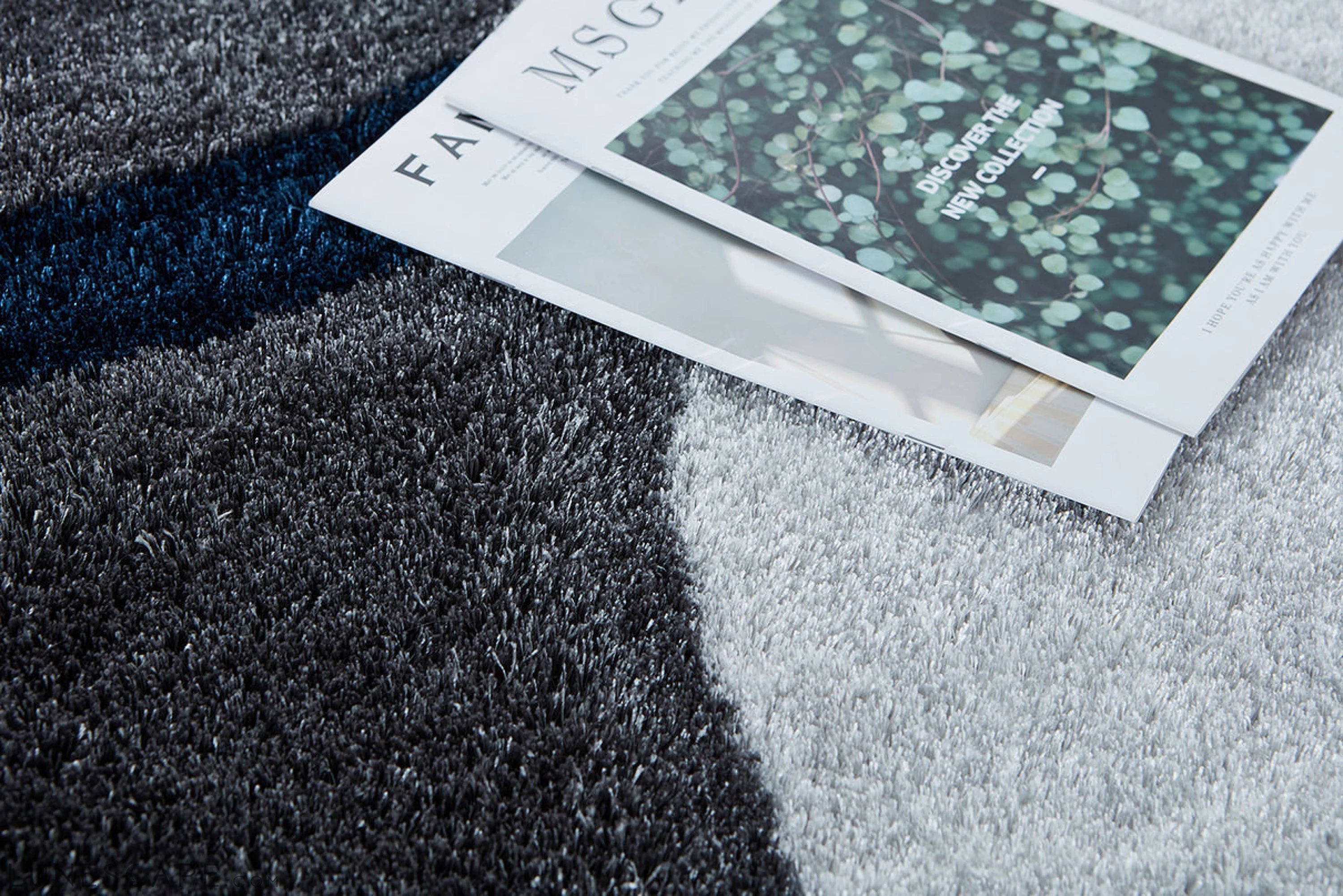 Aria Grey, Navy Blue and White Soft Pile Shaggy Area Rug LUNESCAPE