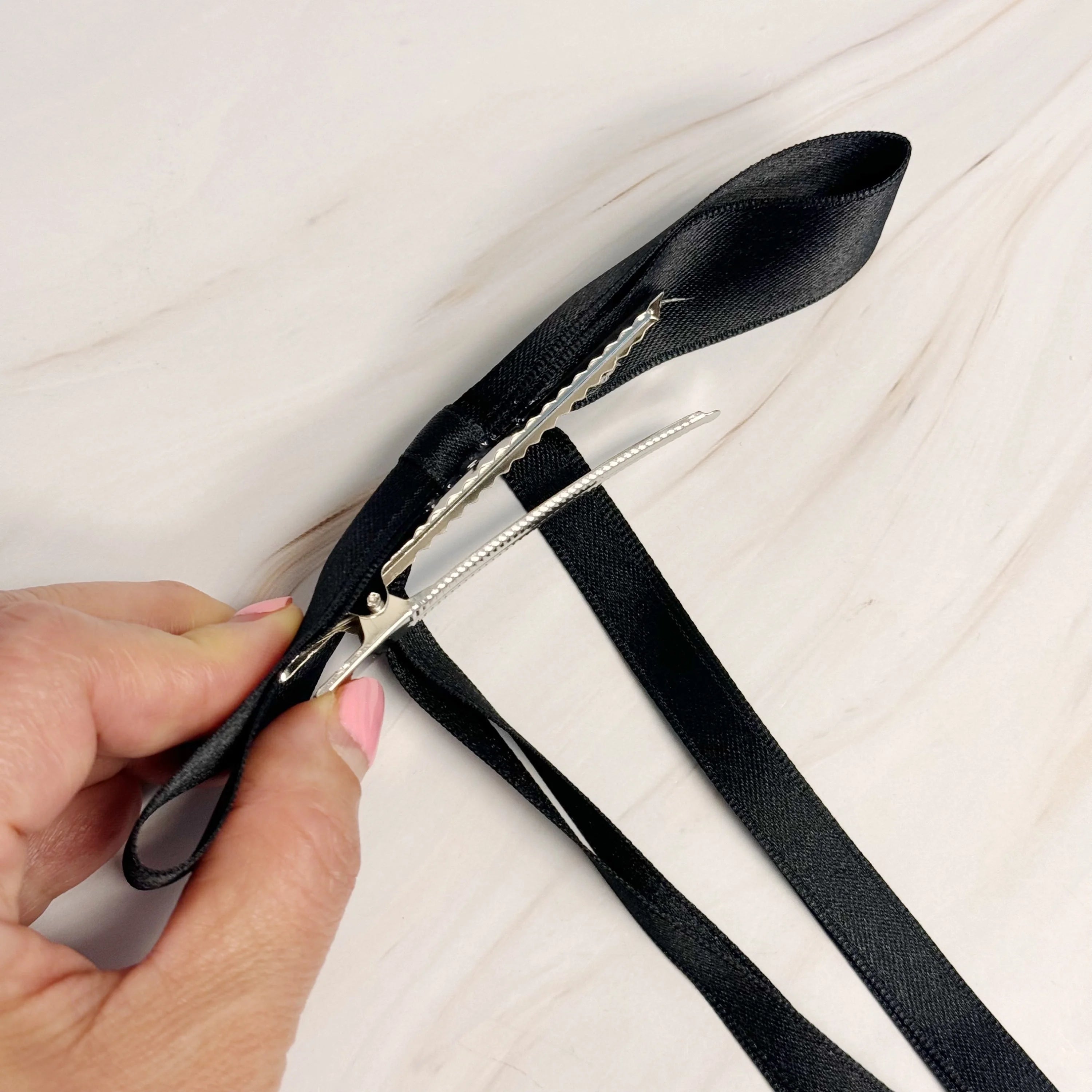 Ballerina Slim Bow Hair Clip Set of 4 LUNESCAPE