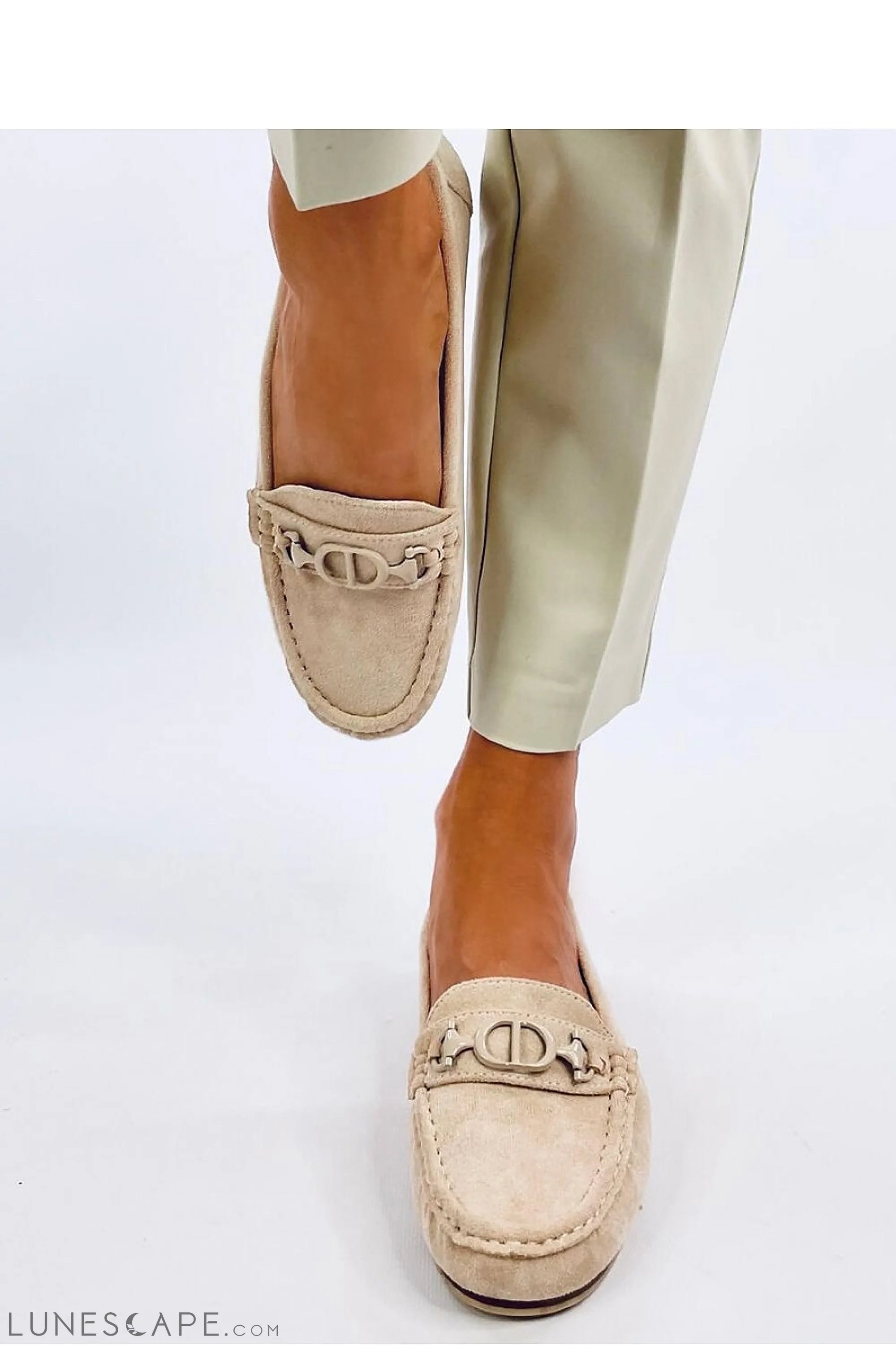 Beige Pink Eco-Suede Women’s Driving Loafers with Silver Chain Accent LUNESCAPE