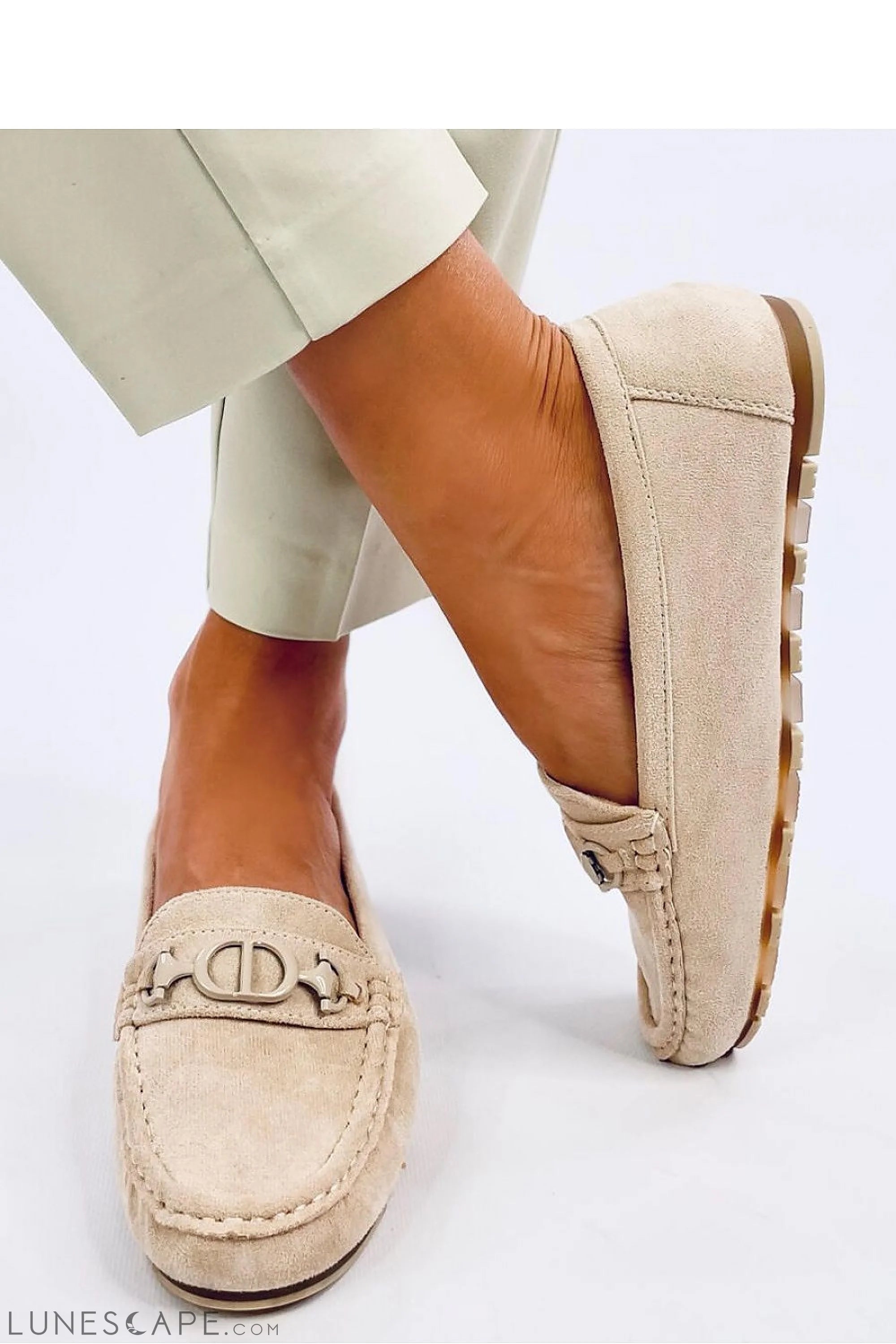 Beige Pink Eco-Suede Women’s Driving Loafers with Silver Chain Accent LUNESCAPE