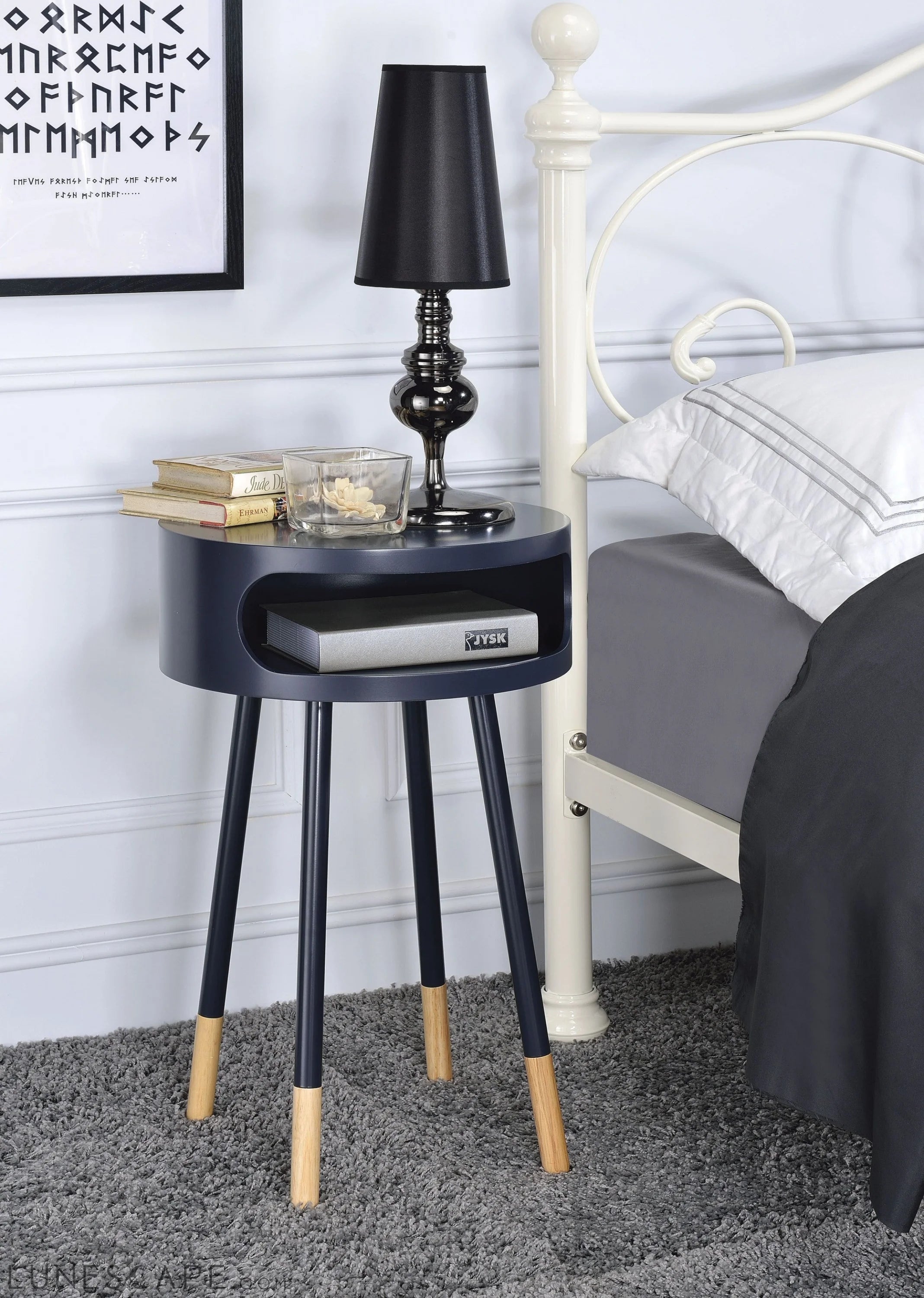 Bentwood Black Retro Round Wooden End Table LUNESCAPE