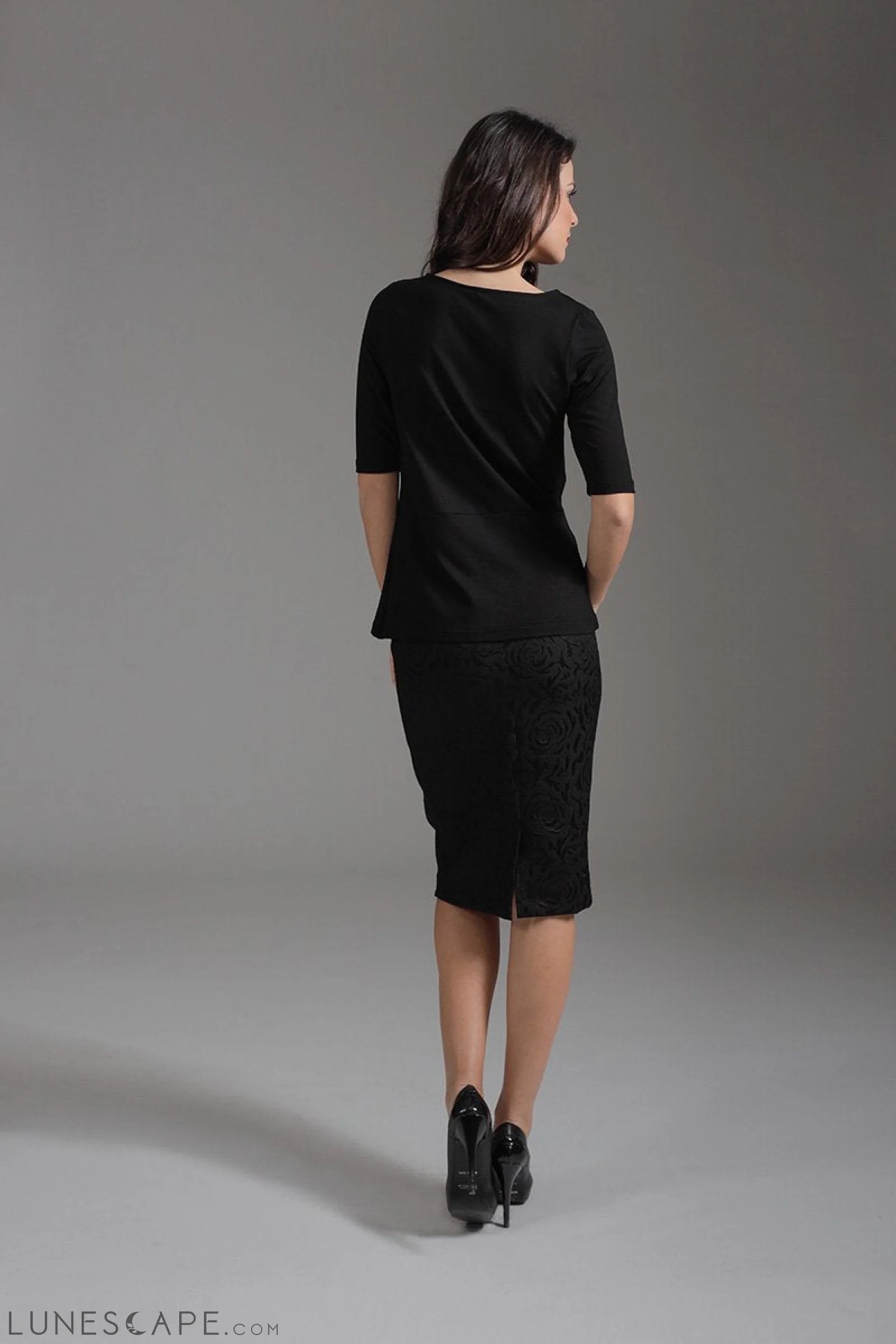 Black Pencil Skirt Conquista LUNESCAPE