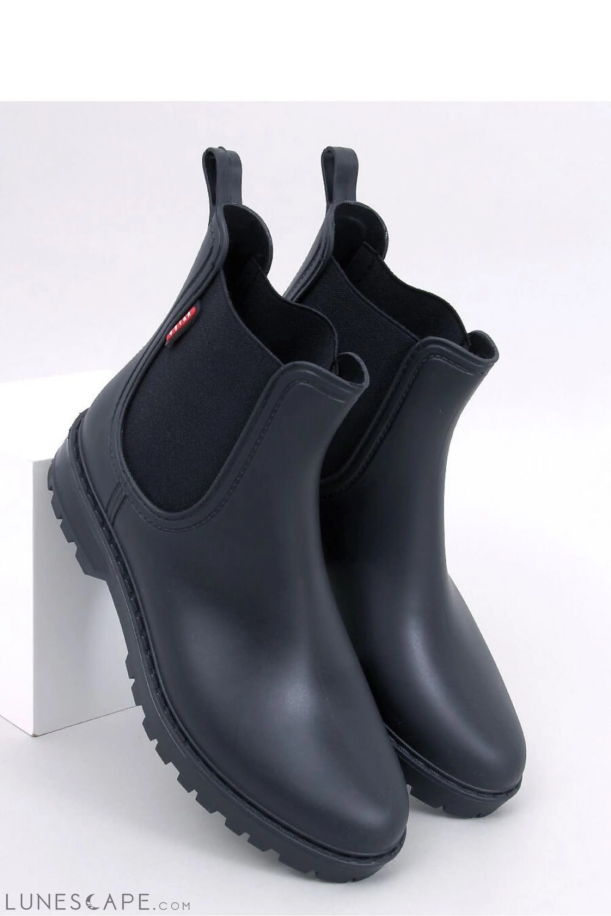 Black Waterproof Rubber Women's Chelsea-Style Wellington Boots LUNESCAPE