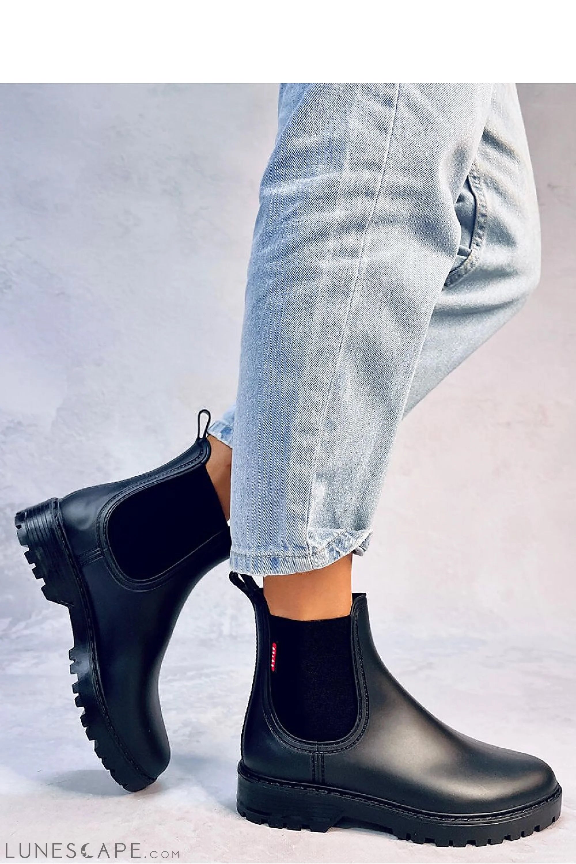 Black Waterproof Rubber Women's Chelsea-Style Wellington Boots LUNESCAPE