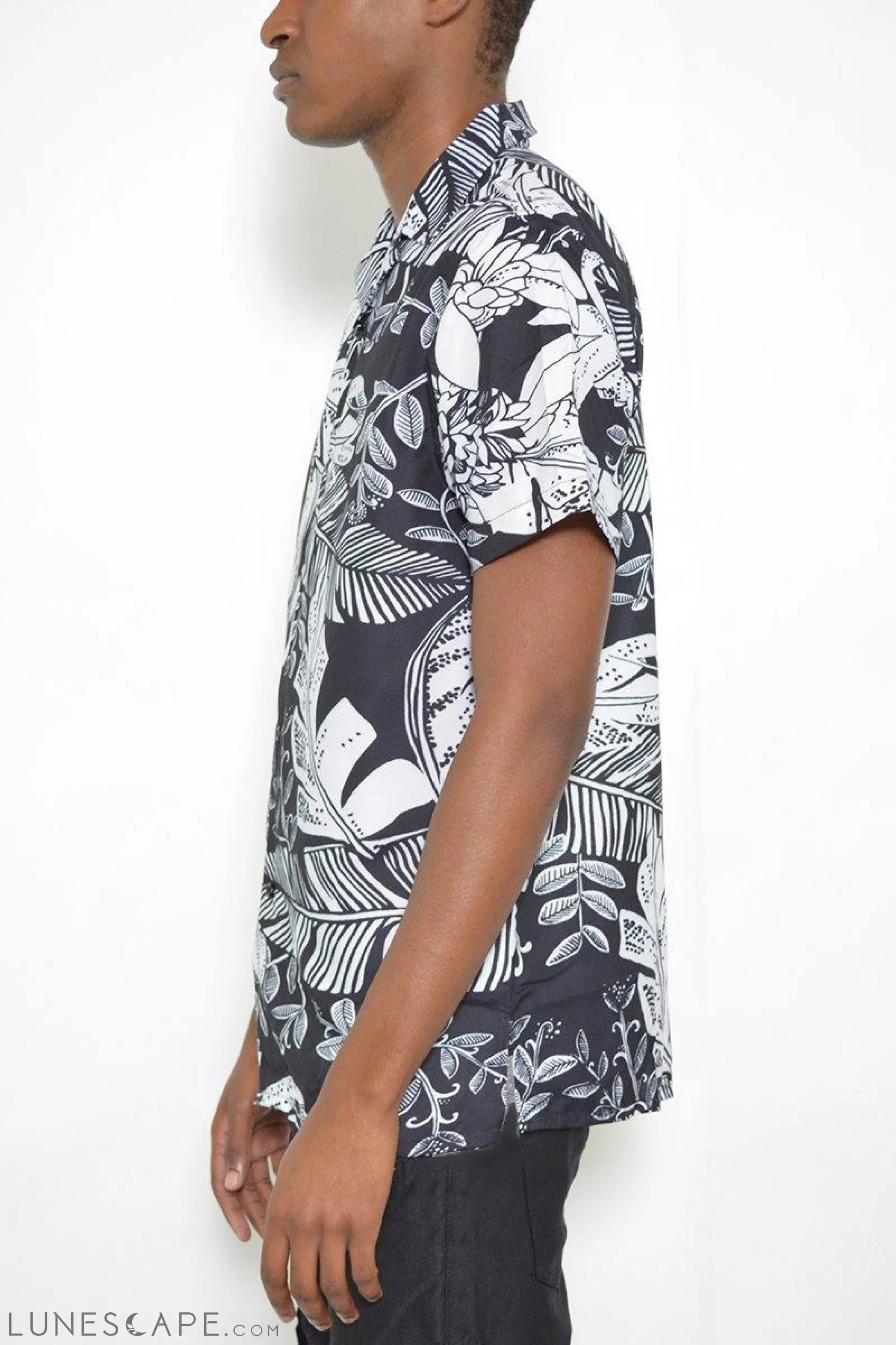 BLKWHT SHORT SLEEVE BUTTON UP SHIRT LUNESCAPE