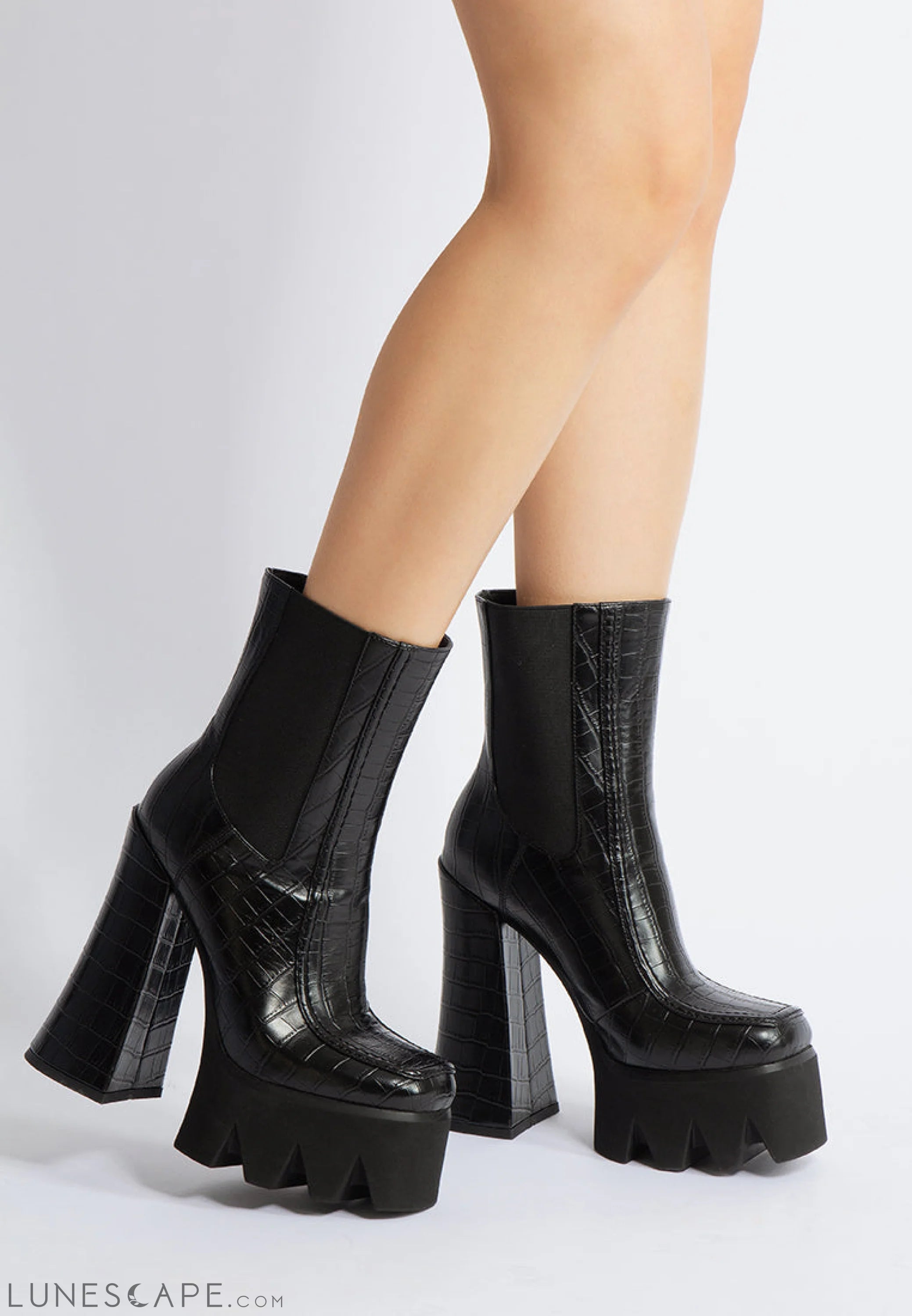 Bounty High Platform Heel Chelsea Boots LUNESCAPE