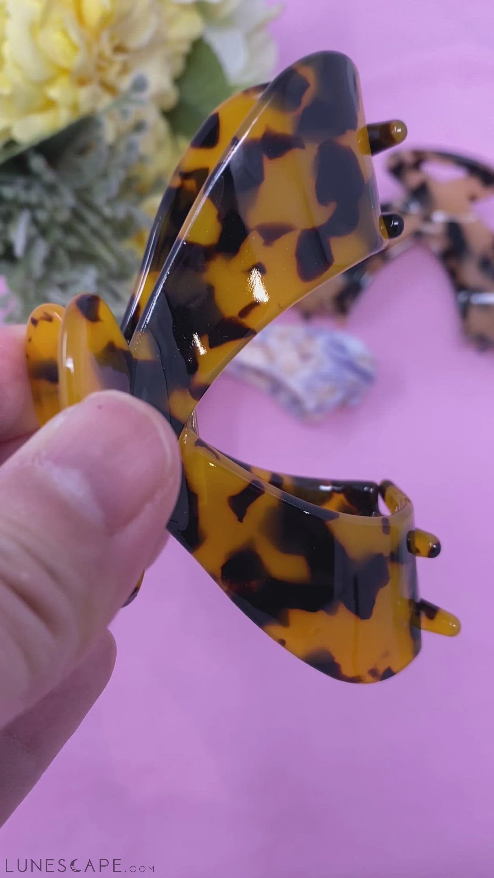 Bow Lovers Hair Claw LUNESCAPE