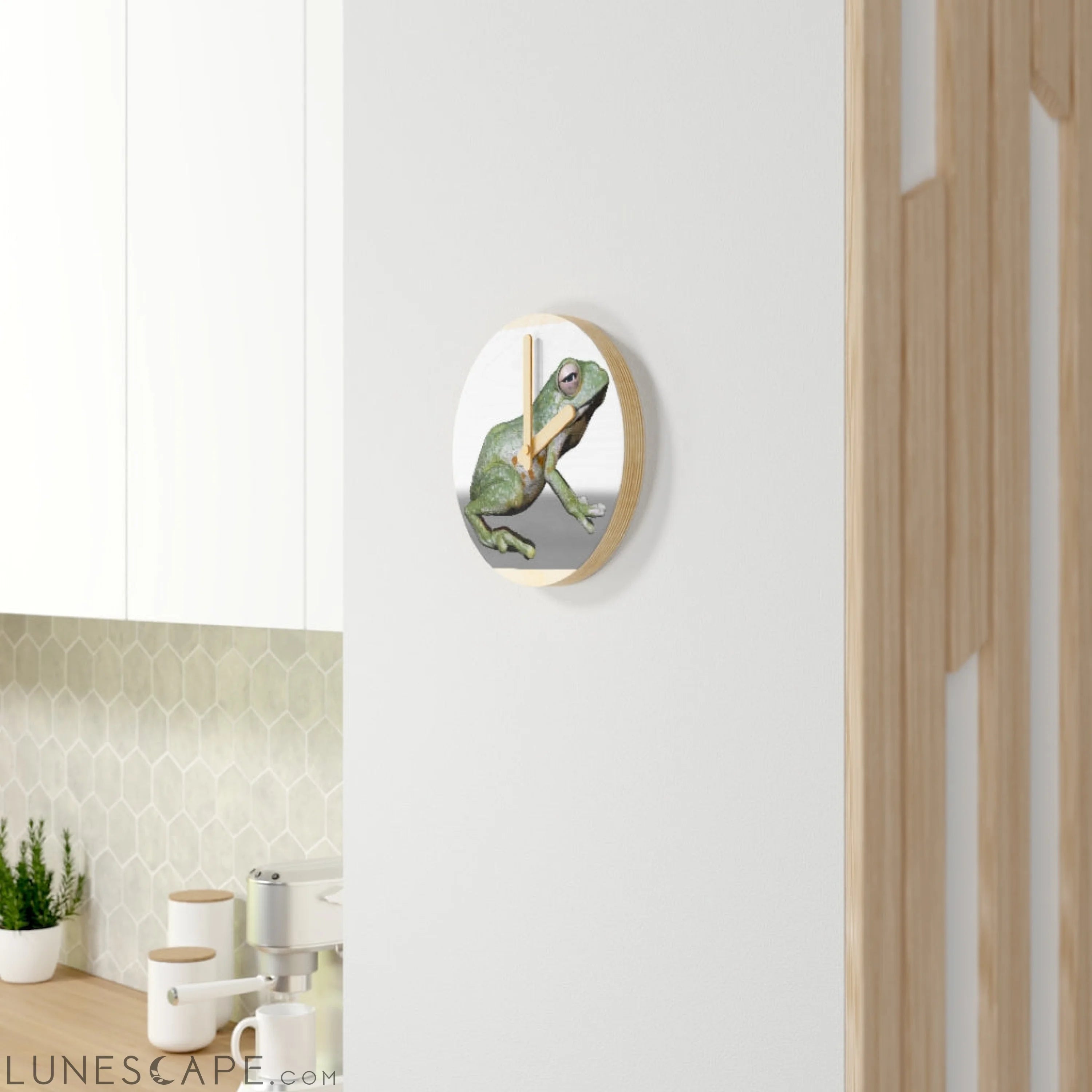 CG Frog Wooden Wall Clock LUNESCAPE