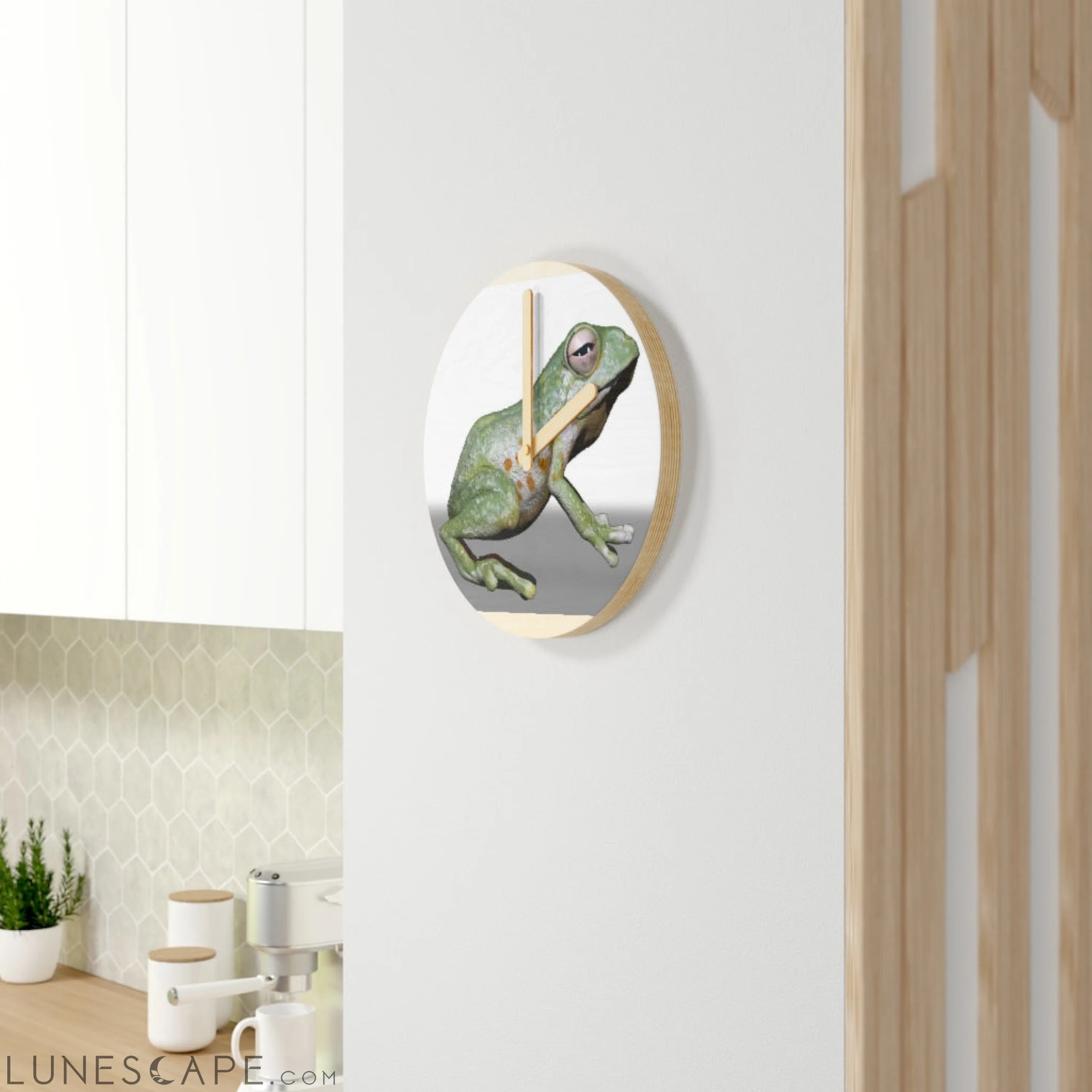 CG Frog Wooden Wall Clock LUNESCAPE