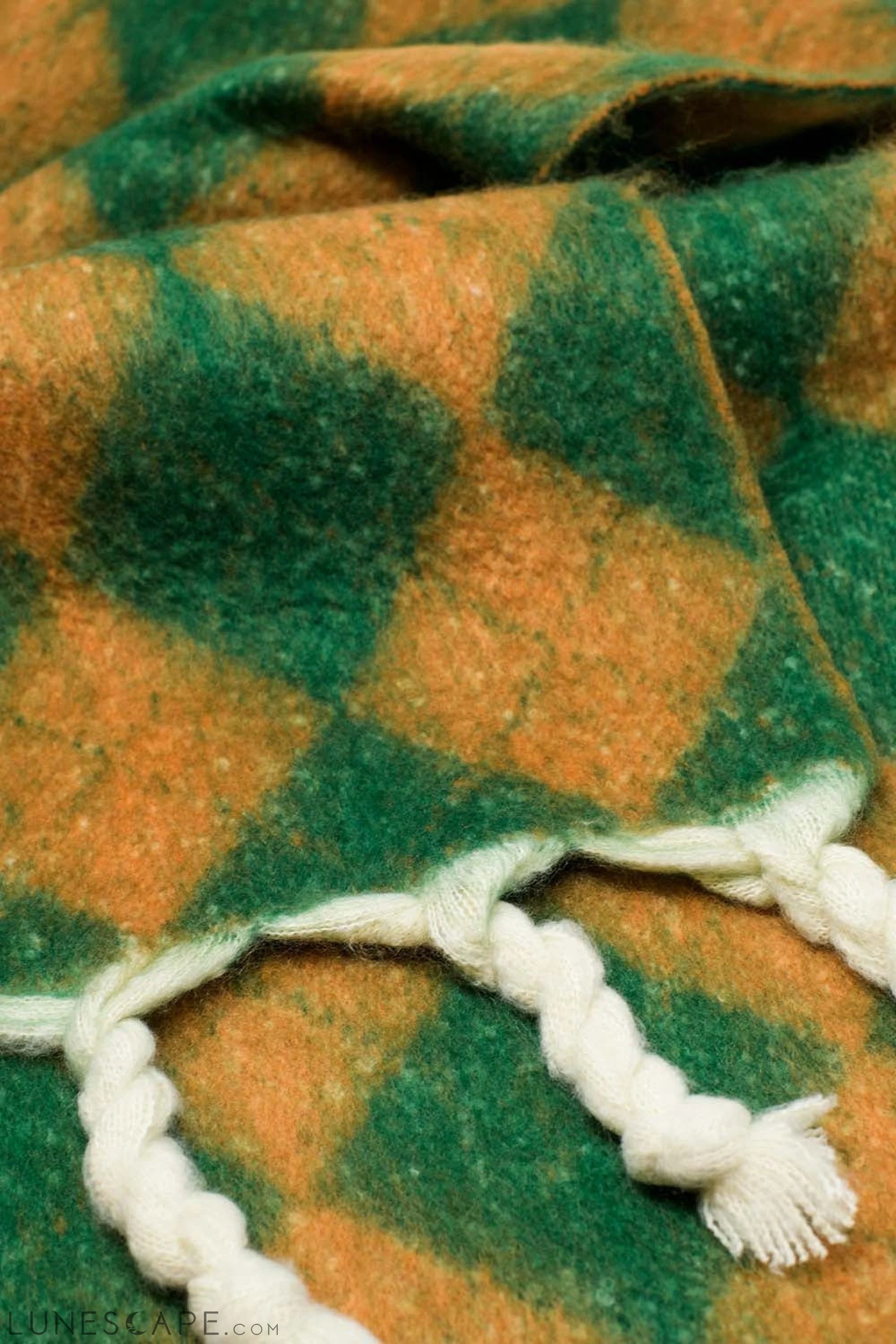 Chunky Scarf in Argyle Pattern in Green LUNESCAPE