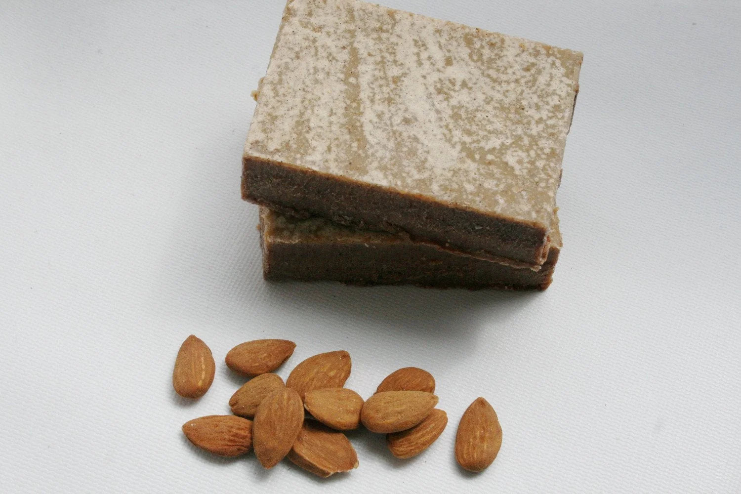 Cinnamon Honey and Almond Soap LUNESCAPE