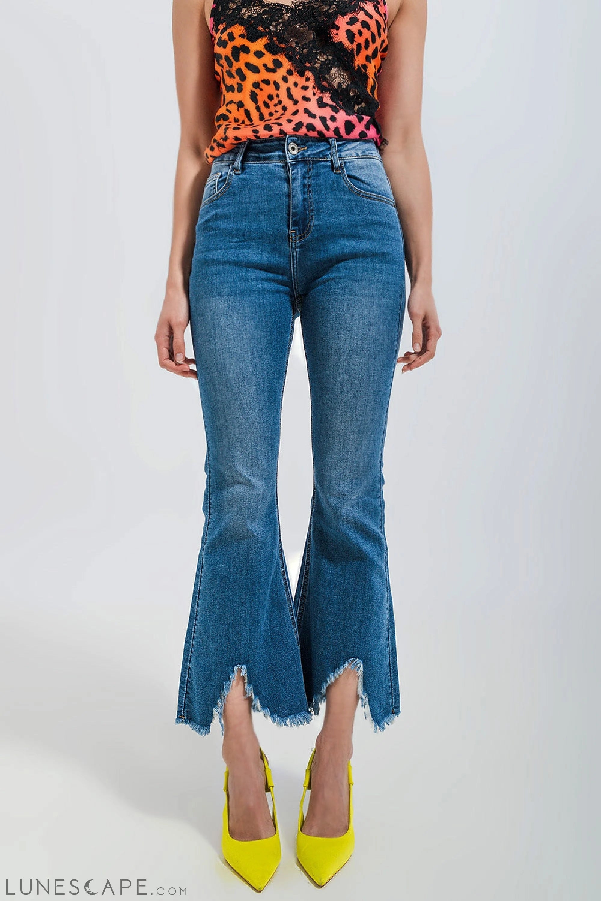 Cropped Kickflare Jeans in Mid Wash LUNESCAPE