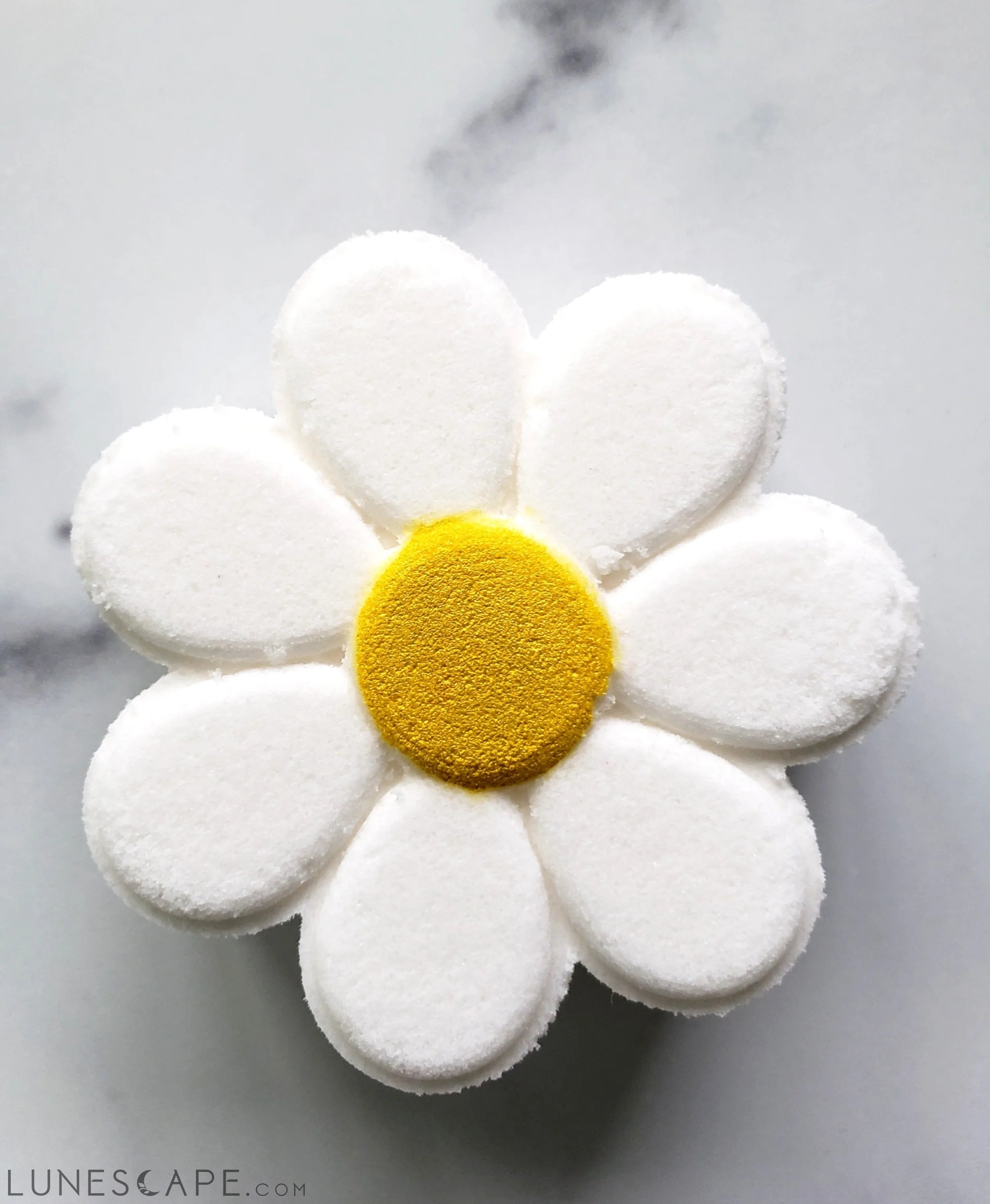Daisy Bath Bomb LUNESCAPE