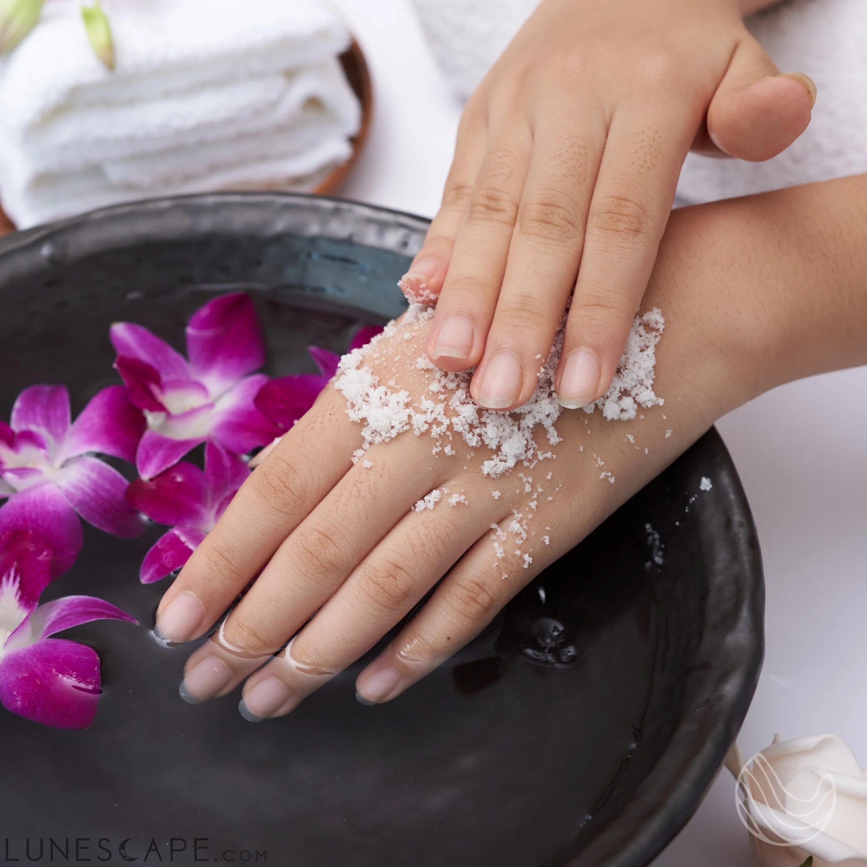 Dead sea cedarwood bath salt soak with 21 minerals LUNESCAPE